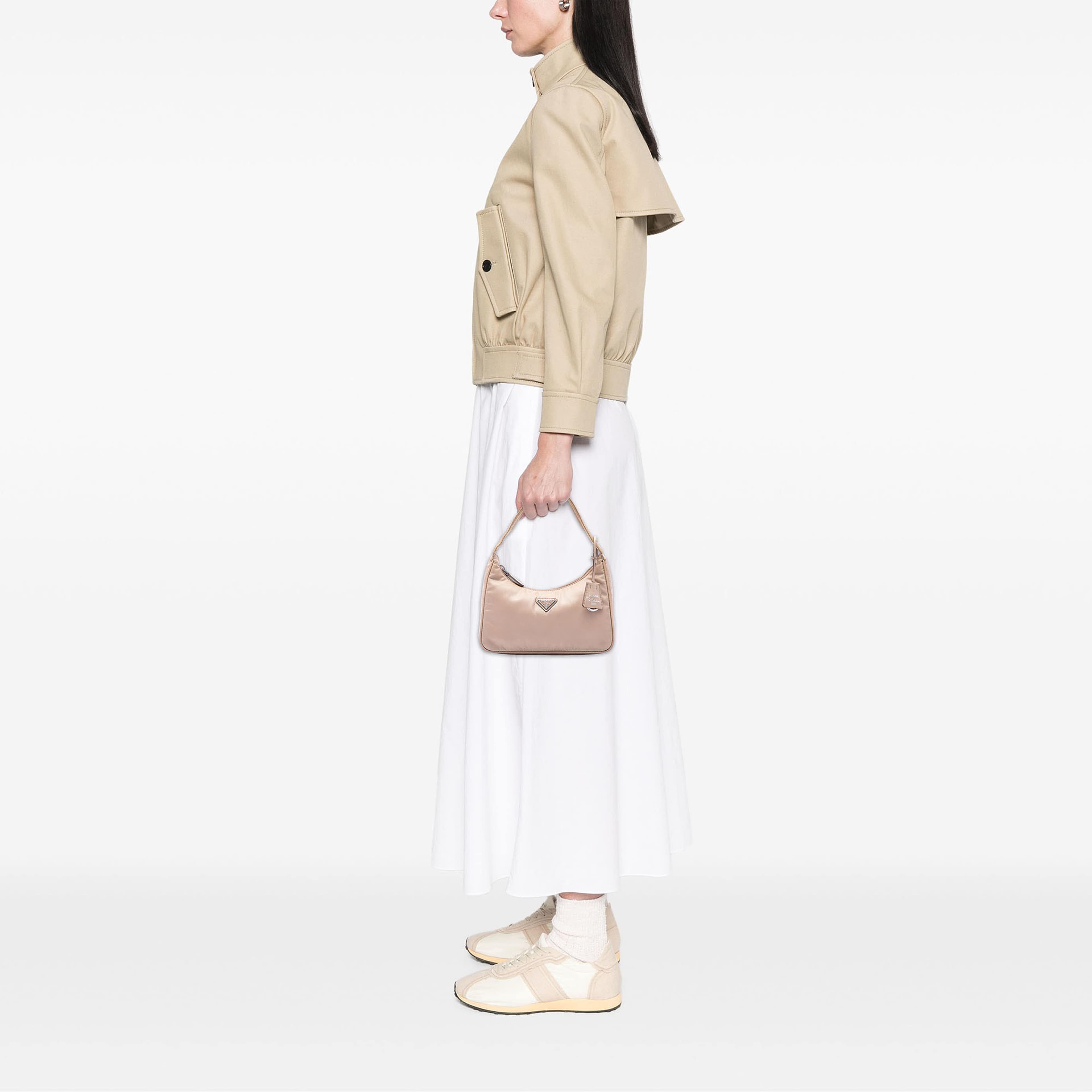 Prada Mini Tessuto Re Edition 2000 Shoulder Bag, från Luxclusif, i färgen beige. Klicka för att öppna bilden i stort format