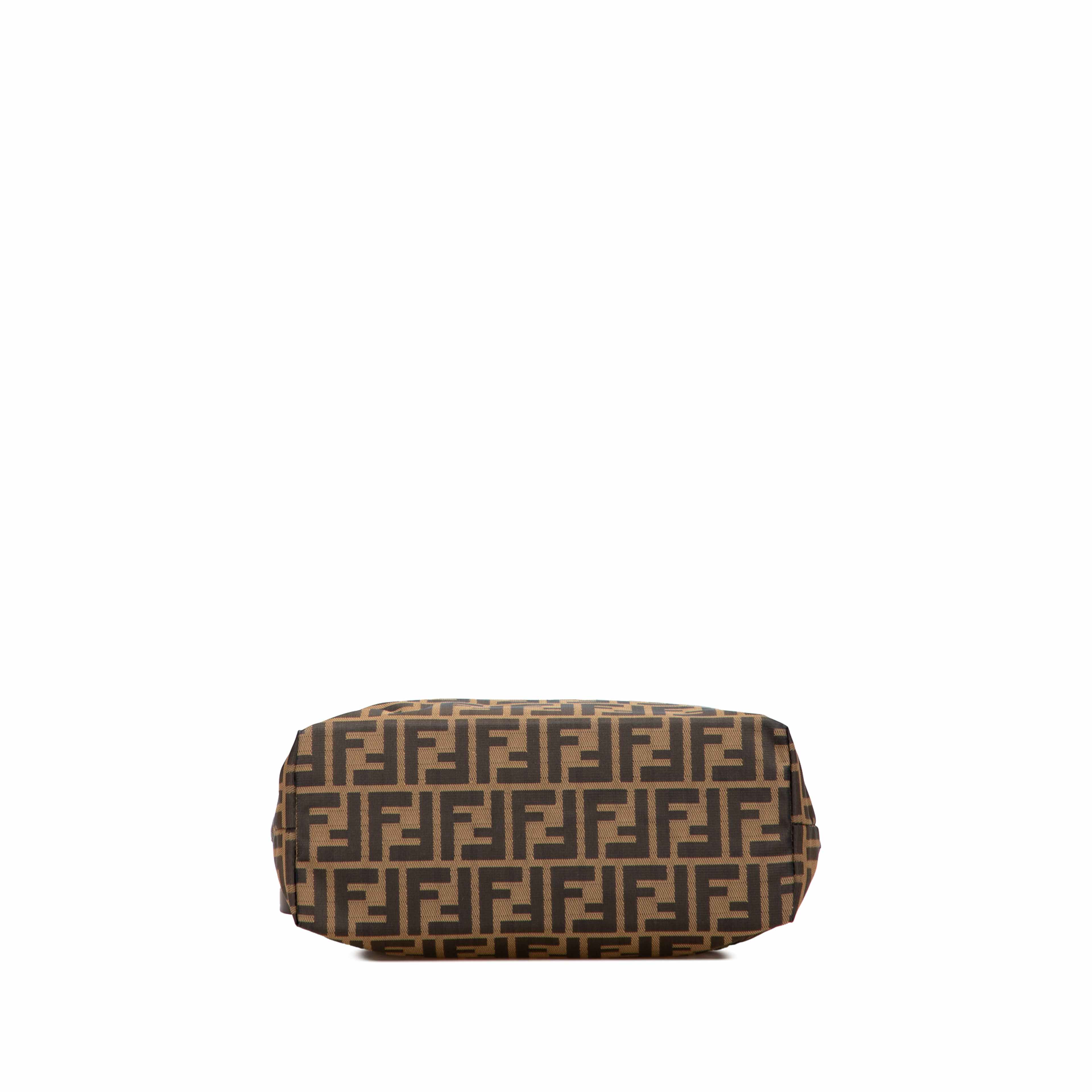Fendi Zucca Canvas Tote, från Luxclusif, i färgen brun. Klicka för att öppna bilden i stort format