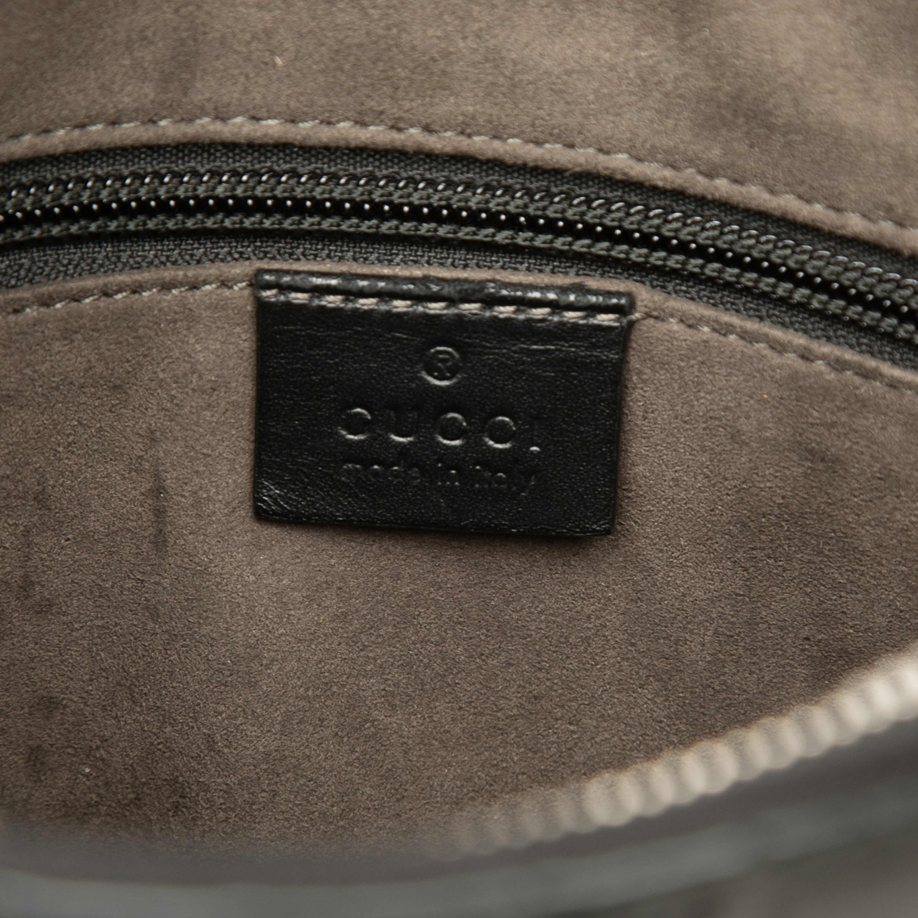 Gucci Guccissima Crossbody, från Luxclusif, i färgen svart. Klicka för att öppna bilden i stort format
