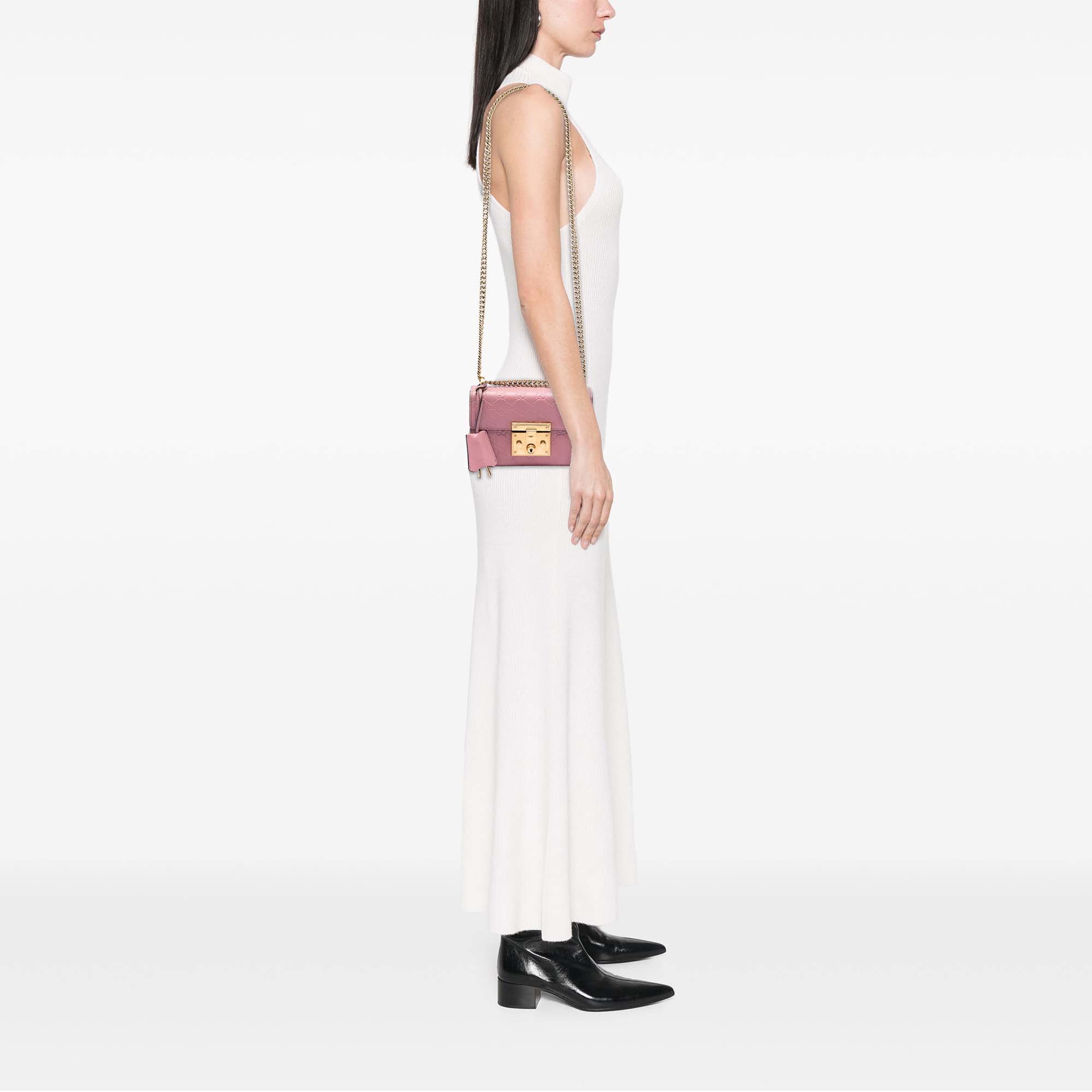 Gucci Small Guccissima Padlock Crossbody, från Luxclusif, i färgen rosa. Klicka för att öppna bilden i stort format
