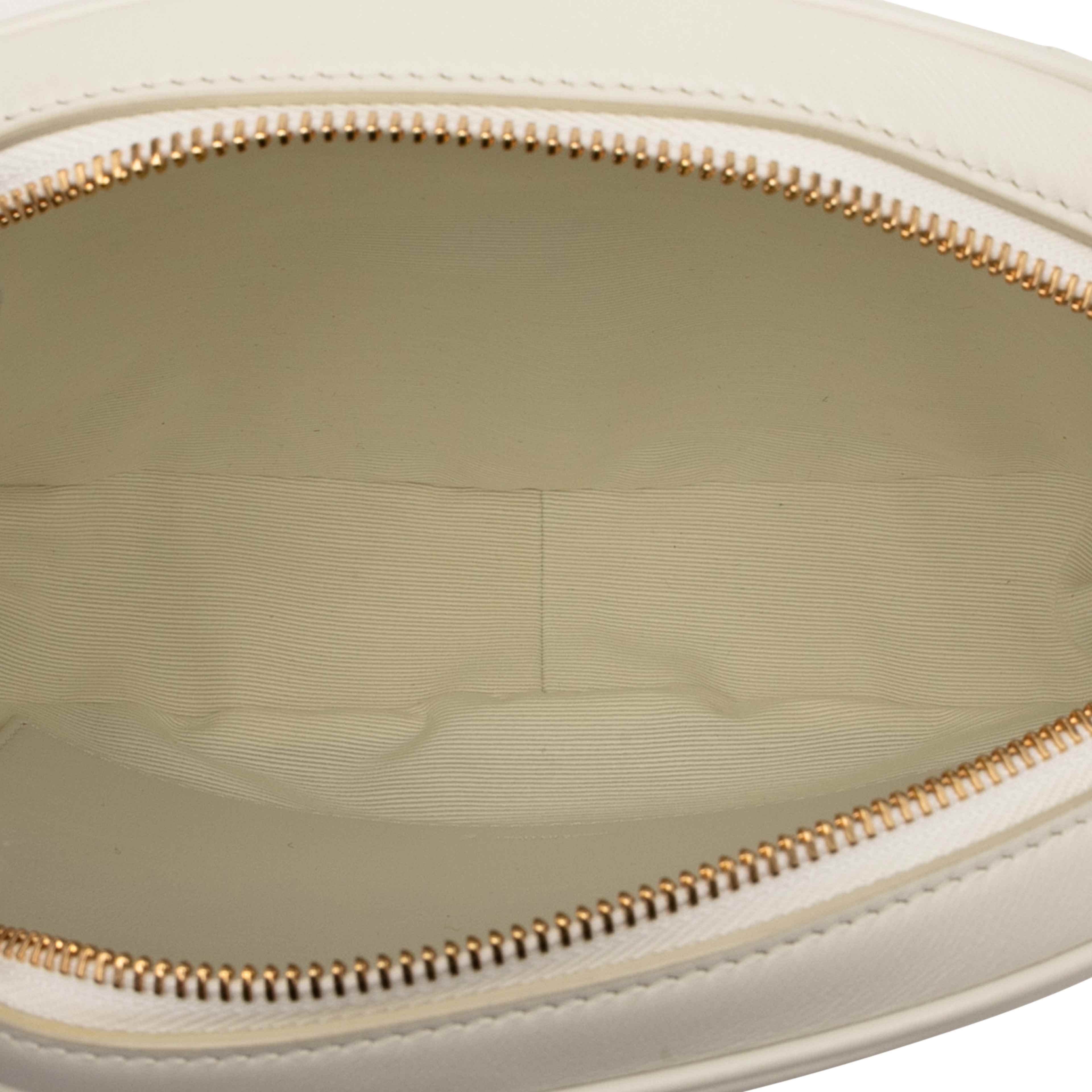 Celine Quilted Calfskin C Charm Crossbody, från Luxclusif, i färgen white. Klicka för att öppna bilden i stort format