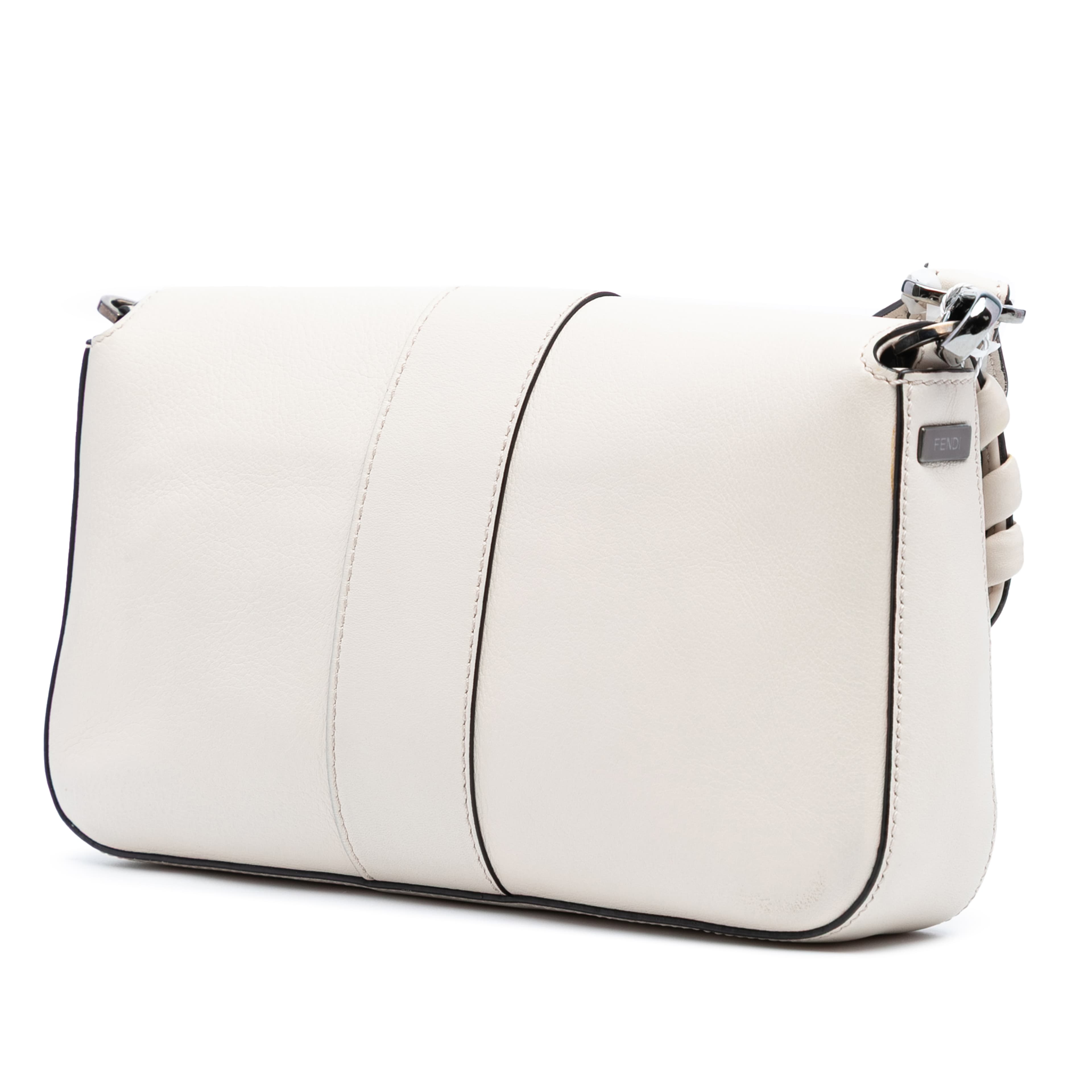 Fendi Whipstitch Leather Baguette Crossbody, från Luxclusif, i färgen white. Klicka för att öppna bilden i stort format