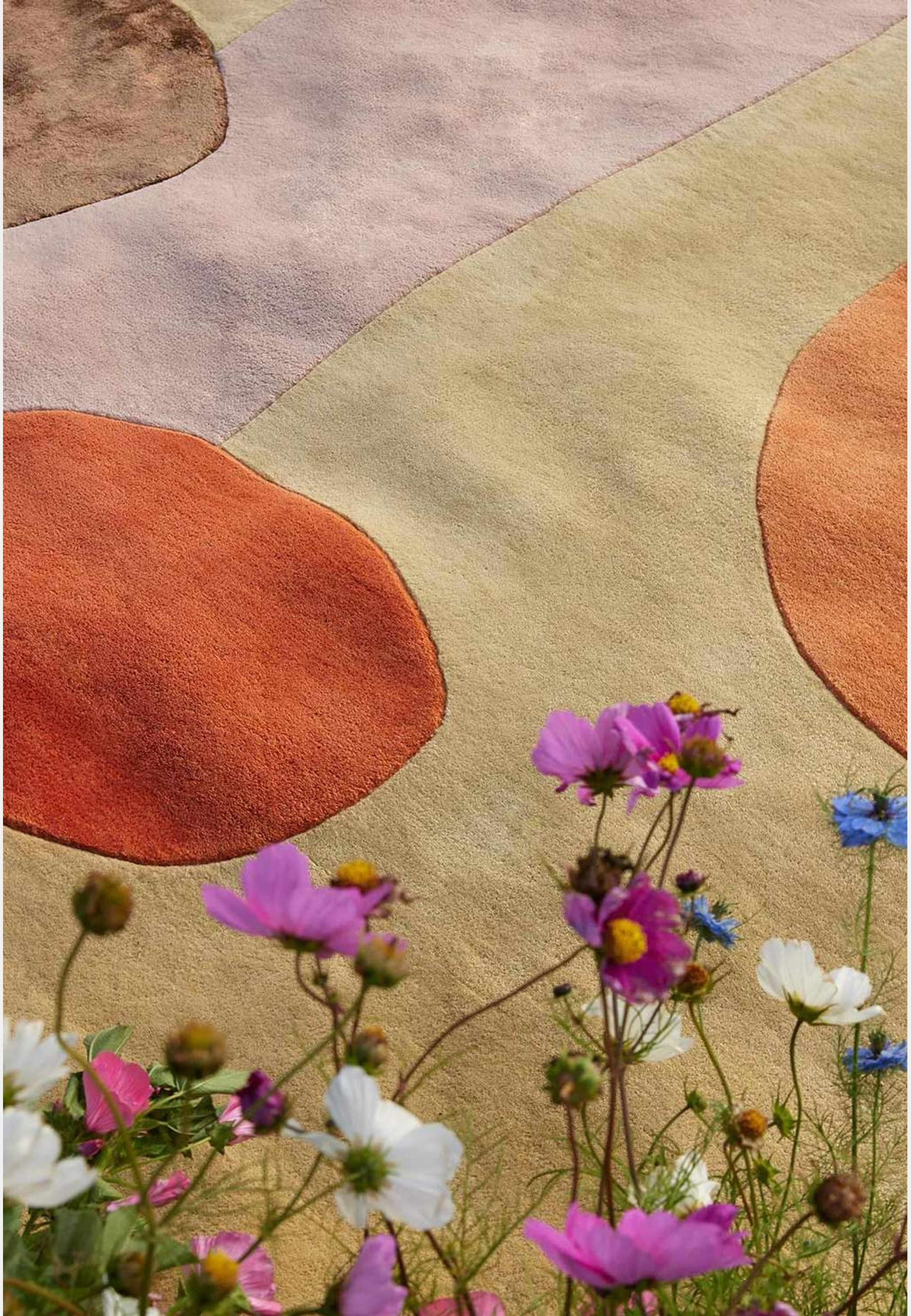 Magical Garden Ullmatta 280x270 cm, från Layered, i färgen beige. Klicka för att öppna bilden i stort format