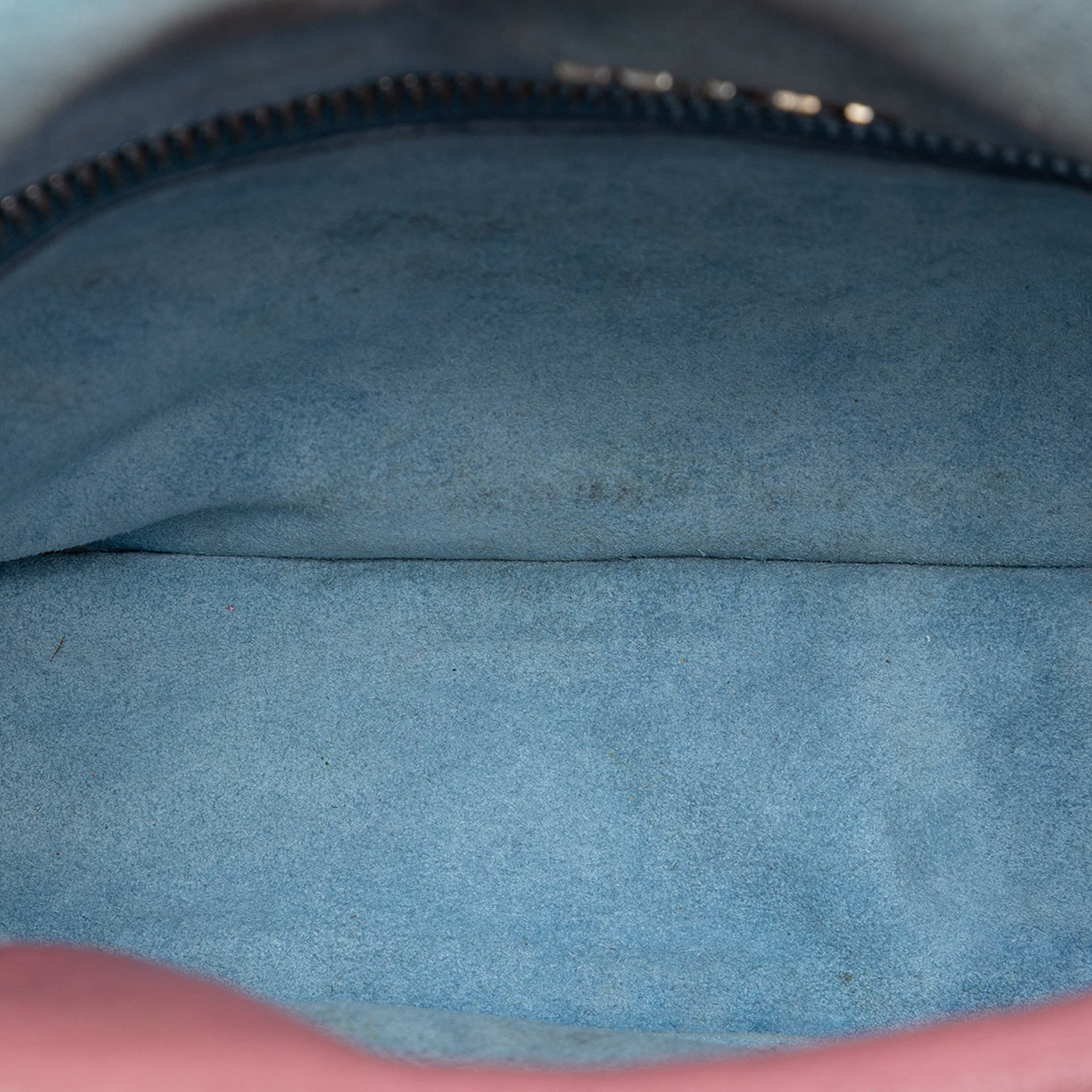 Prada Glace Calfskin Studded Etiquette Flap, från Luxclusif, i färgen rosa. Klicka för att öppna bilden i stort format