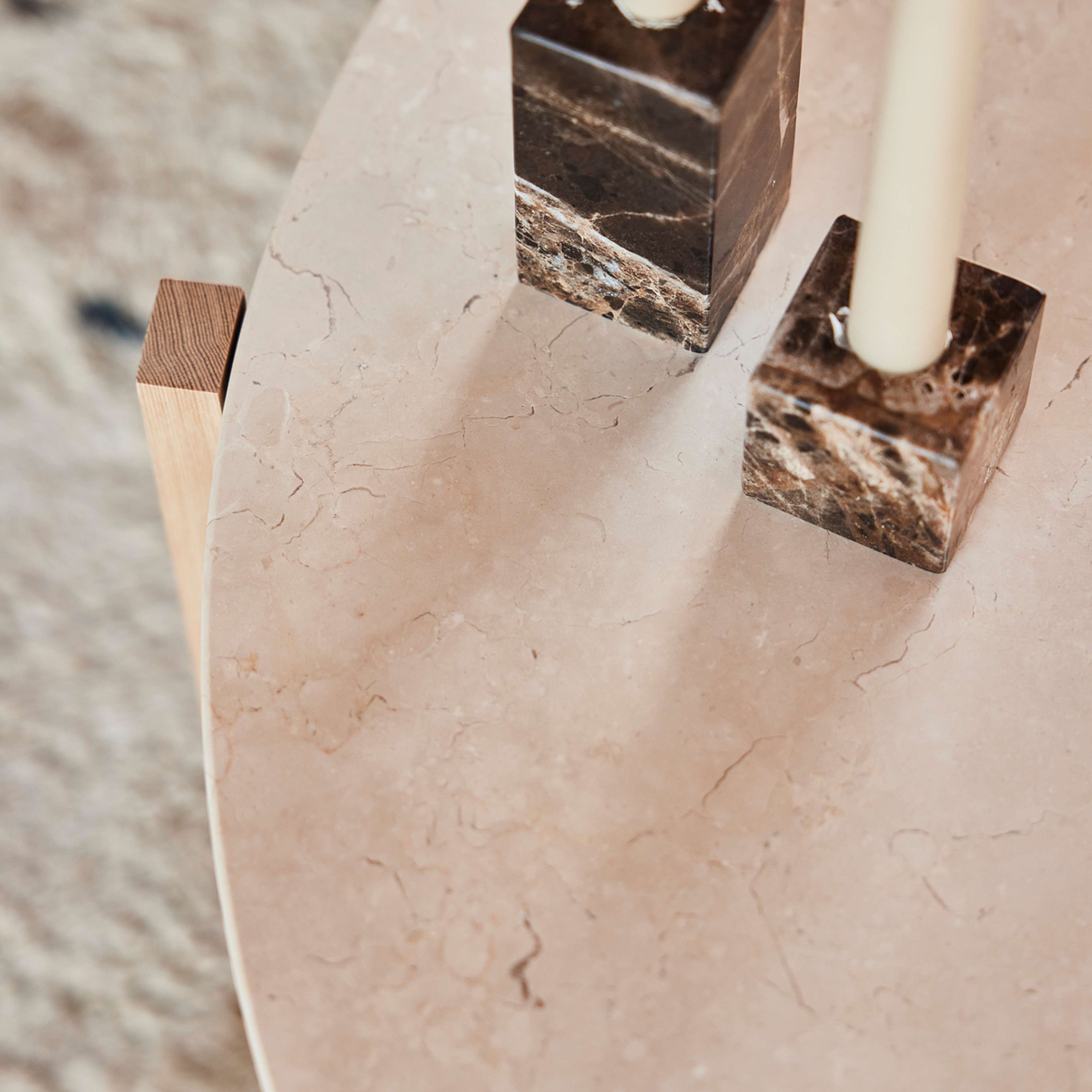 Savi Square Marble Candleholder - Low, från OYOY Living, i färgen choko. Klicka för att öppna bilden i stort format