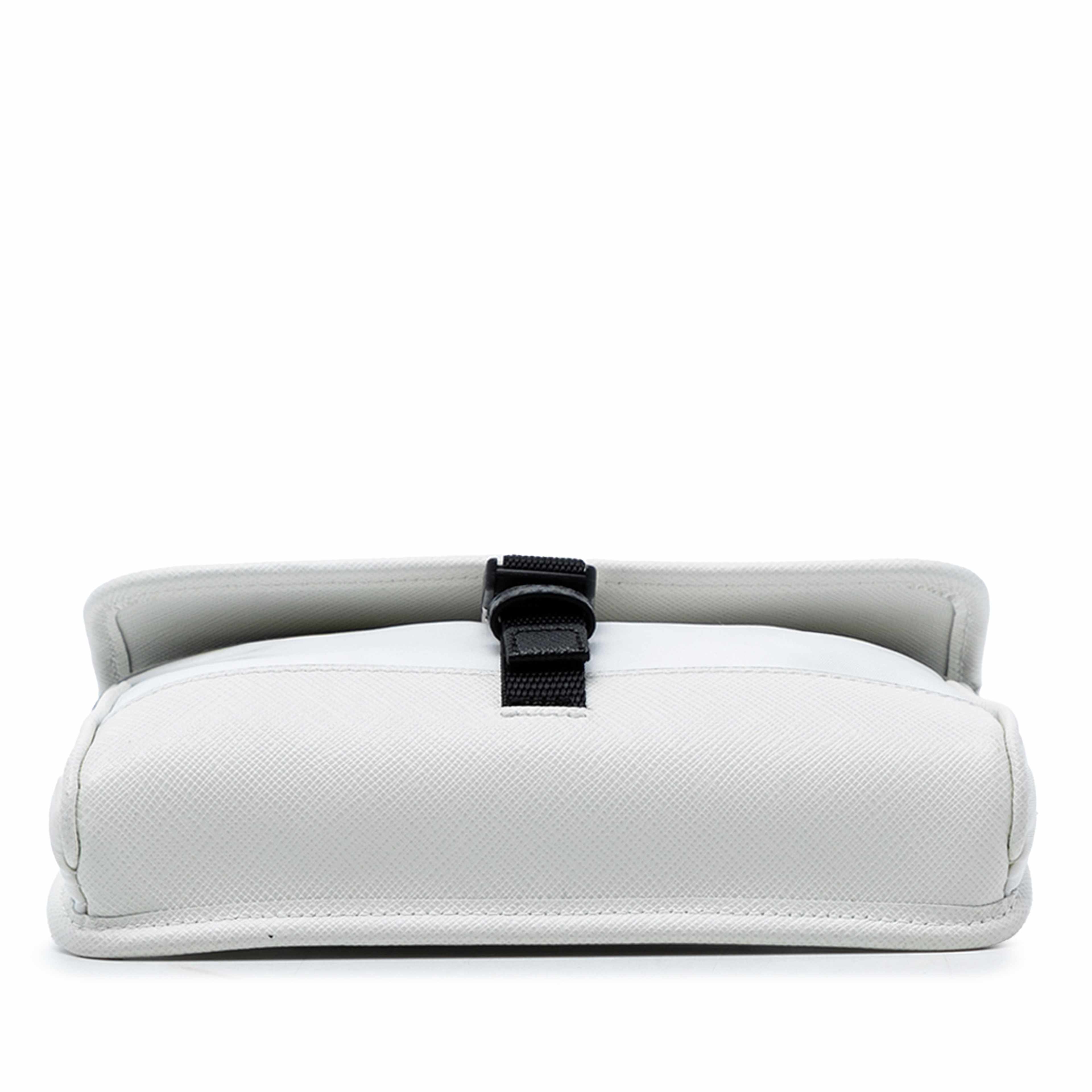 Prada Saffiano Trimmed Re Nylon Smartphone Case, från Luxclusif, i färgen vit. Klicka för att öppna bilden i stort format