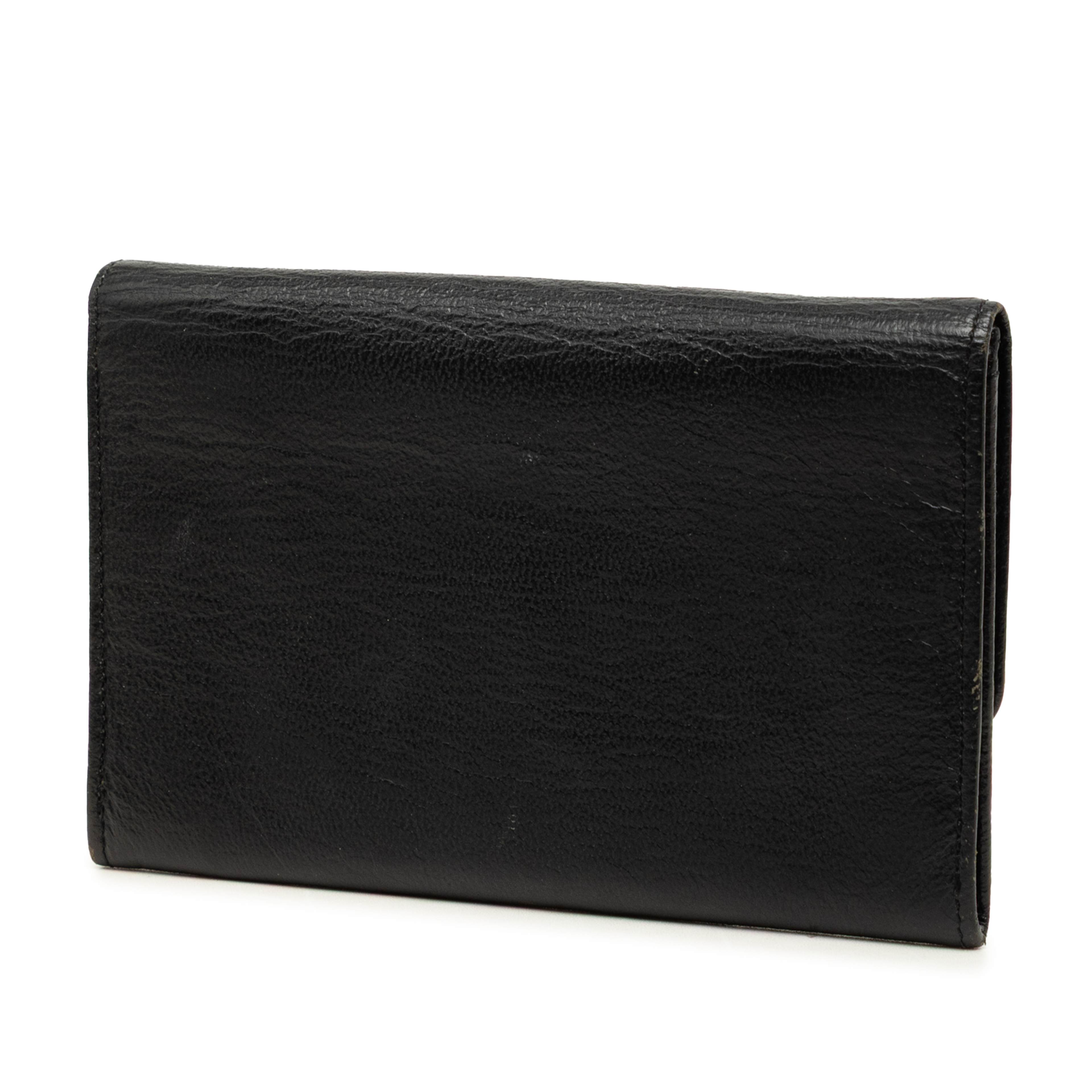 Chanel Cc Calfskin Passport Cover, från Luxclusif, i färgen svart. Klicka för att öppna bilden i stort format