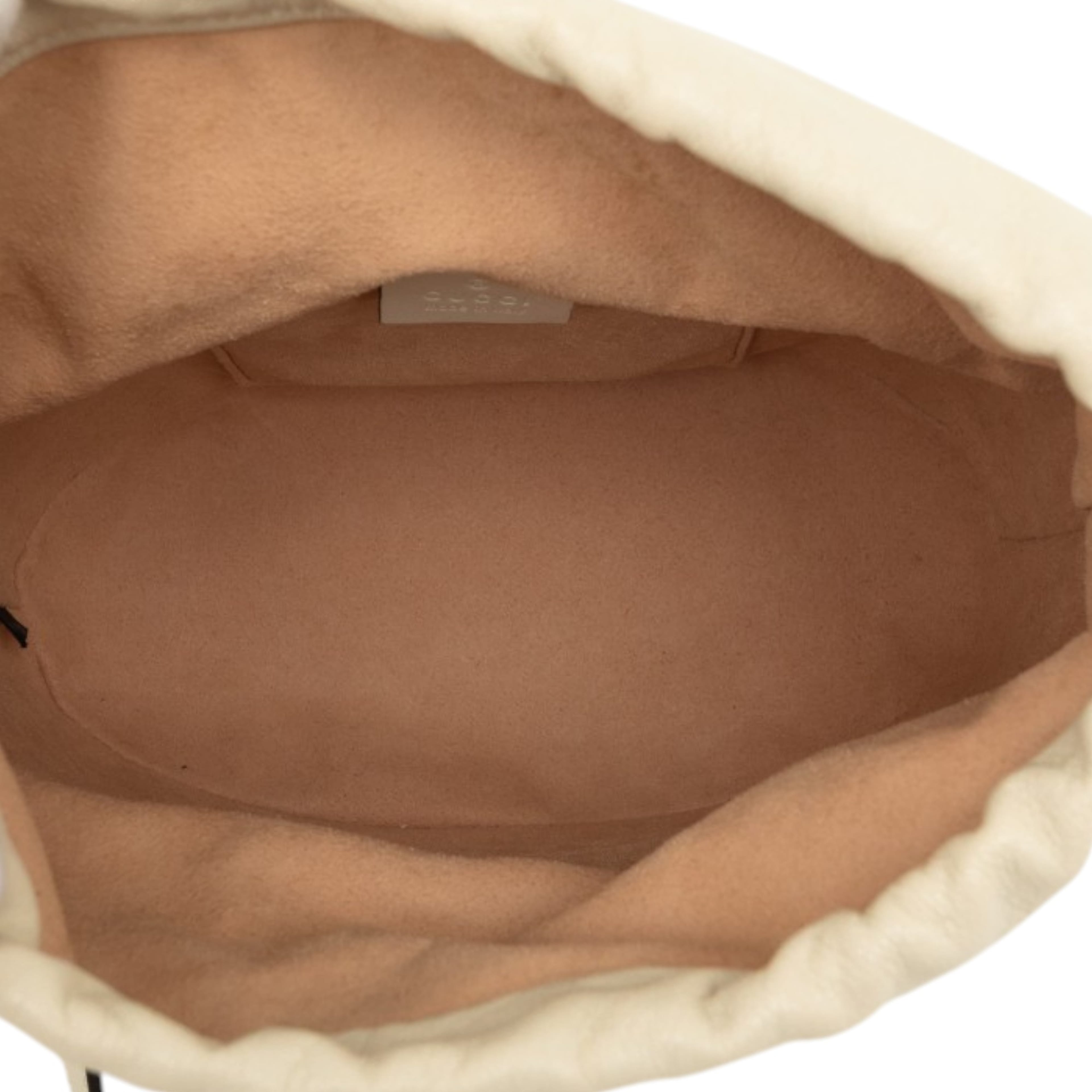 Gucci Calfskin Horsebit 1955 Bucket Bag, från Luxclusif, i färgen vit. Klicka för att öppna bilden i stort format