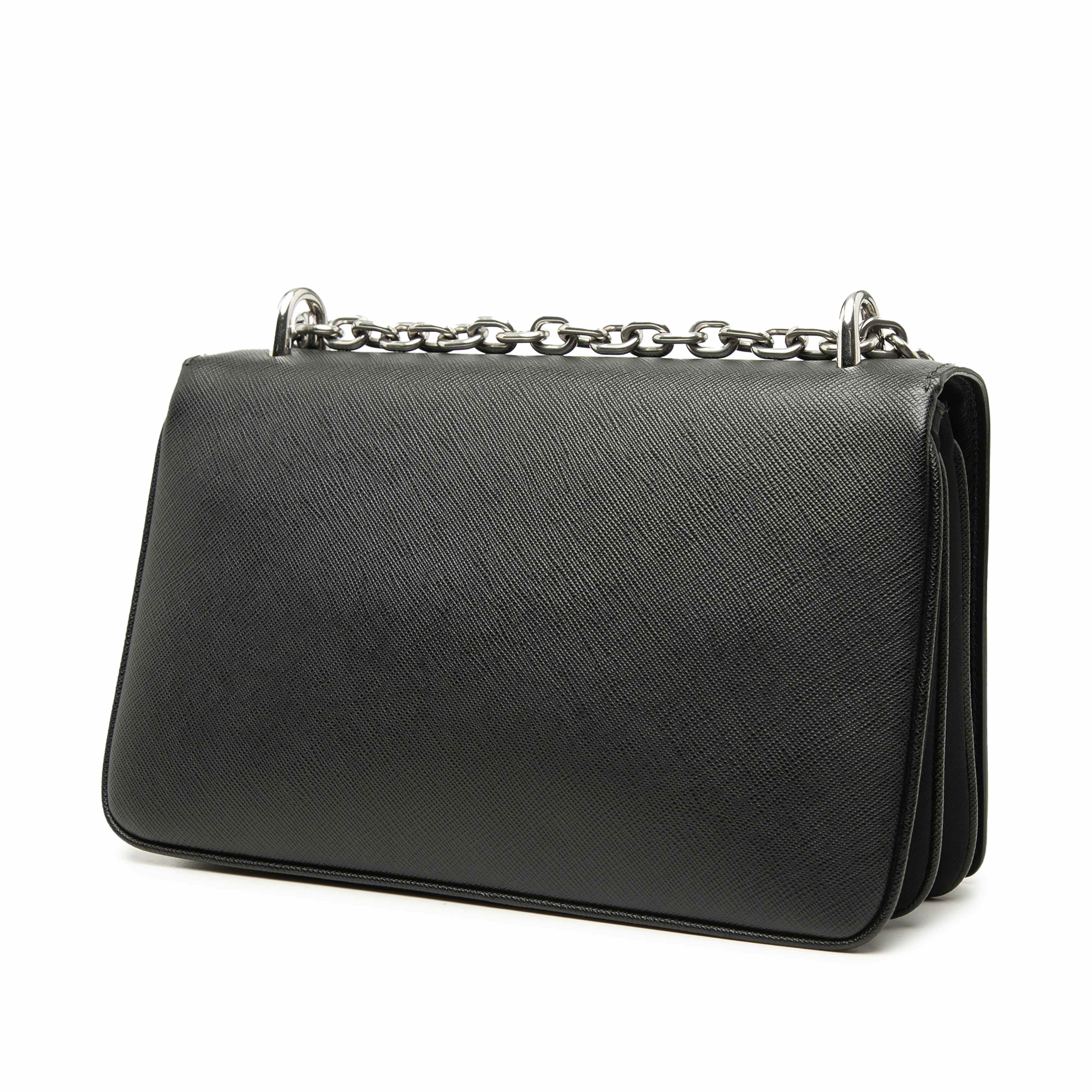 Prada Saffiano And Tessuto Chain Crossbody, från Luxclusif, i färgen svart. Klicka för att öppna bilden i stort format