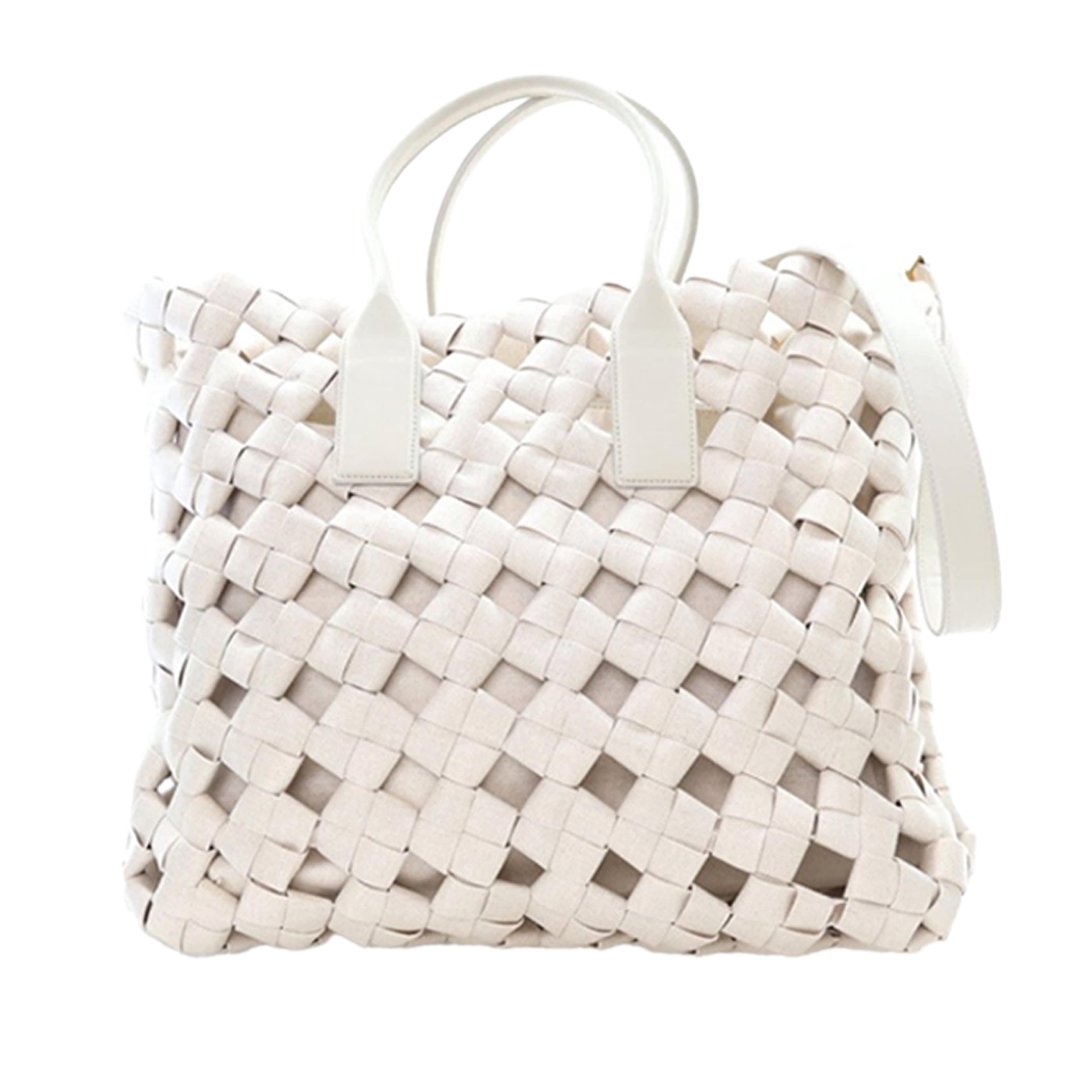 Bottega Veneta Canvas Window Woven Satchel, från Luxclusif, i färgen beige. Klicka för att öppna bilden i stort format