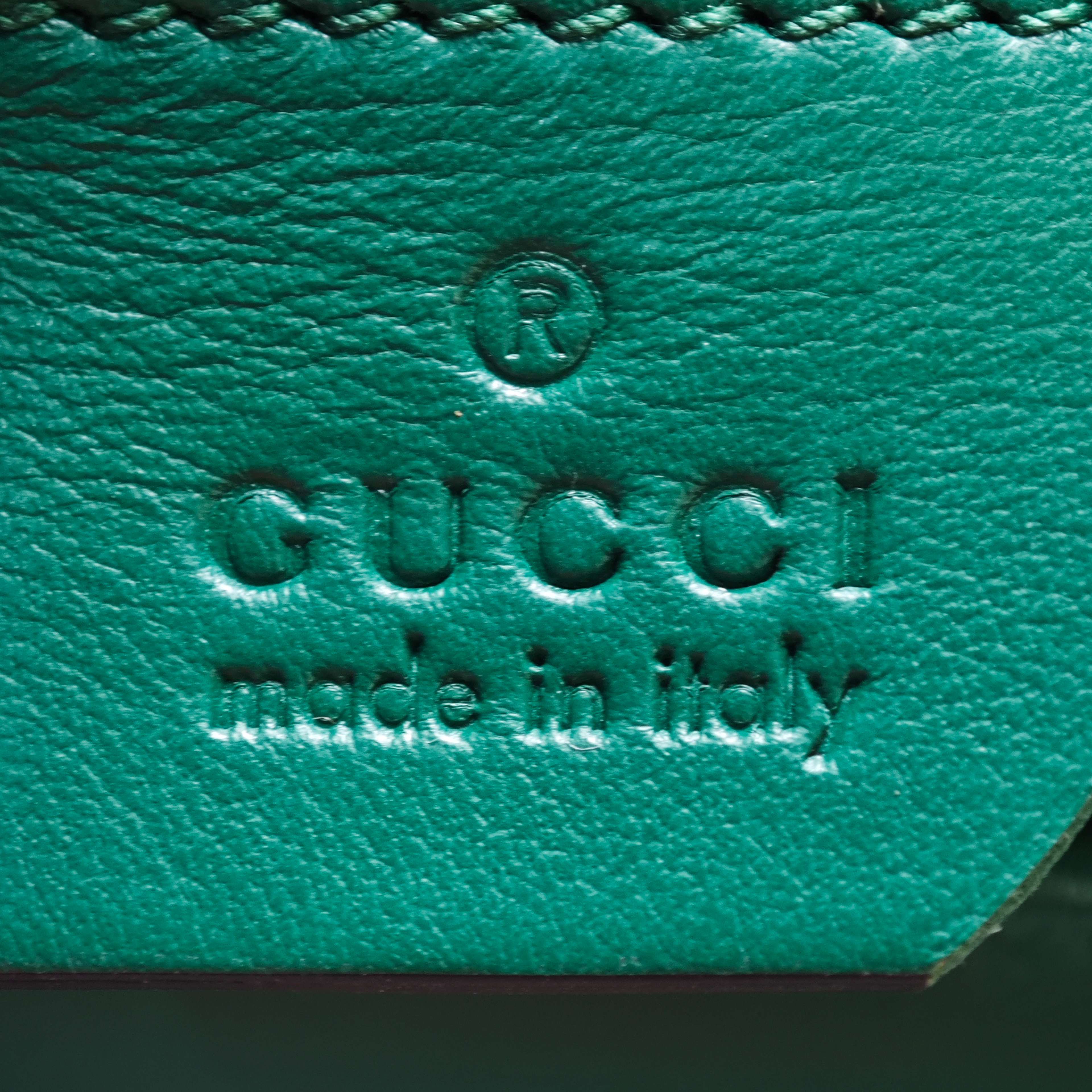 Gucci Small Gg Marmont Matelasse Calfskin Top Handle Bag, från Luxclusif, i färgen green. Klicka för att öppna bilden i stort format