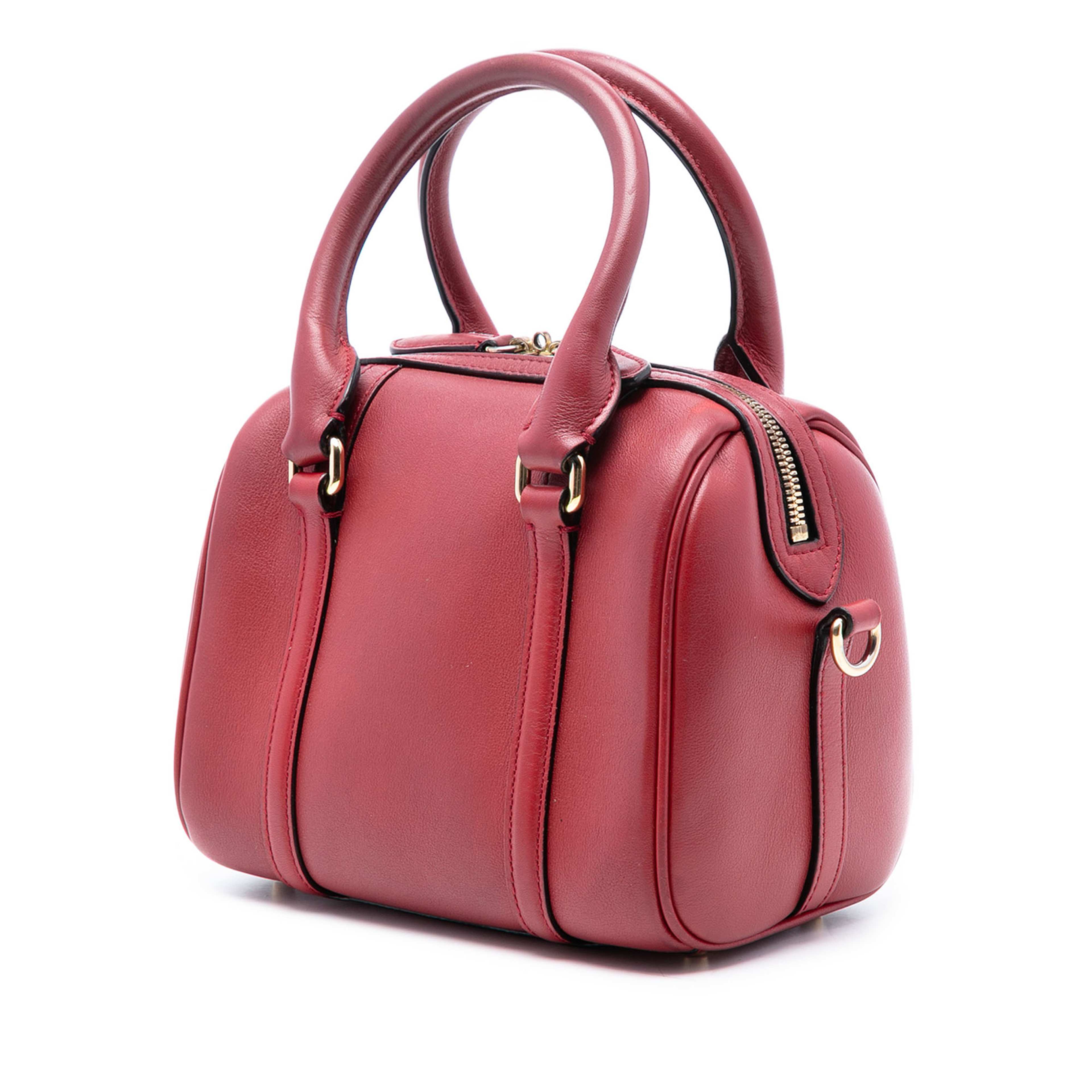 Burberry Small Leather Alchester Bowling Bag, från Luxclusif, i färgen red. Klicka för att öppna bilden i stort format