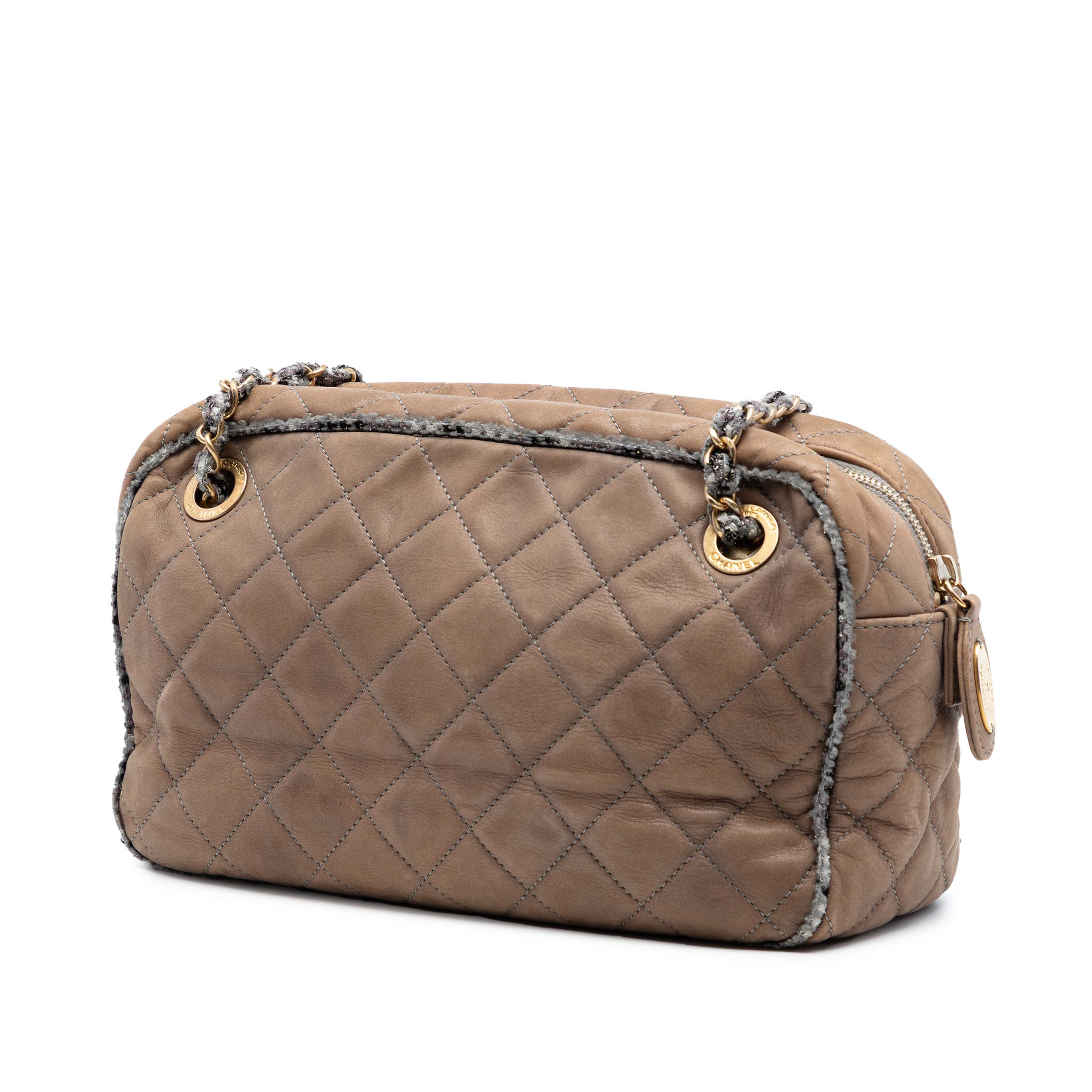 Chanel Cc Quilted Iridescent Calfskin Tweed Bowler Bag, från Luxclusif, i färgen brun. Klicka för att öppna bilden i stort format