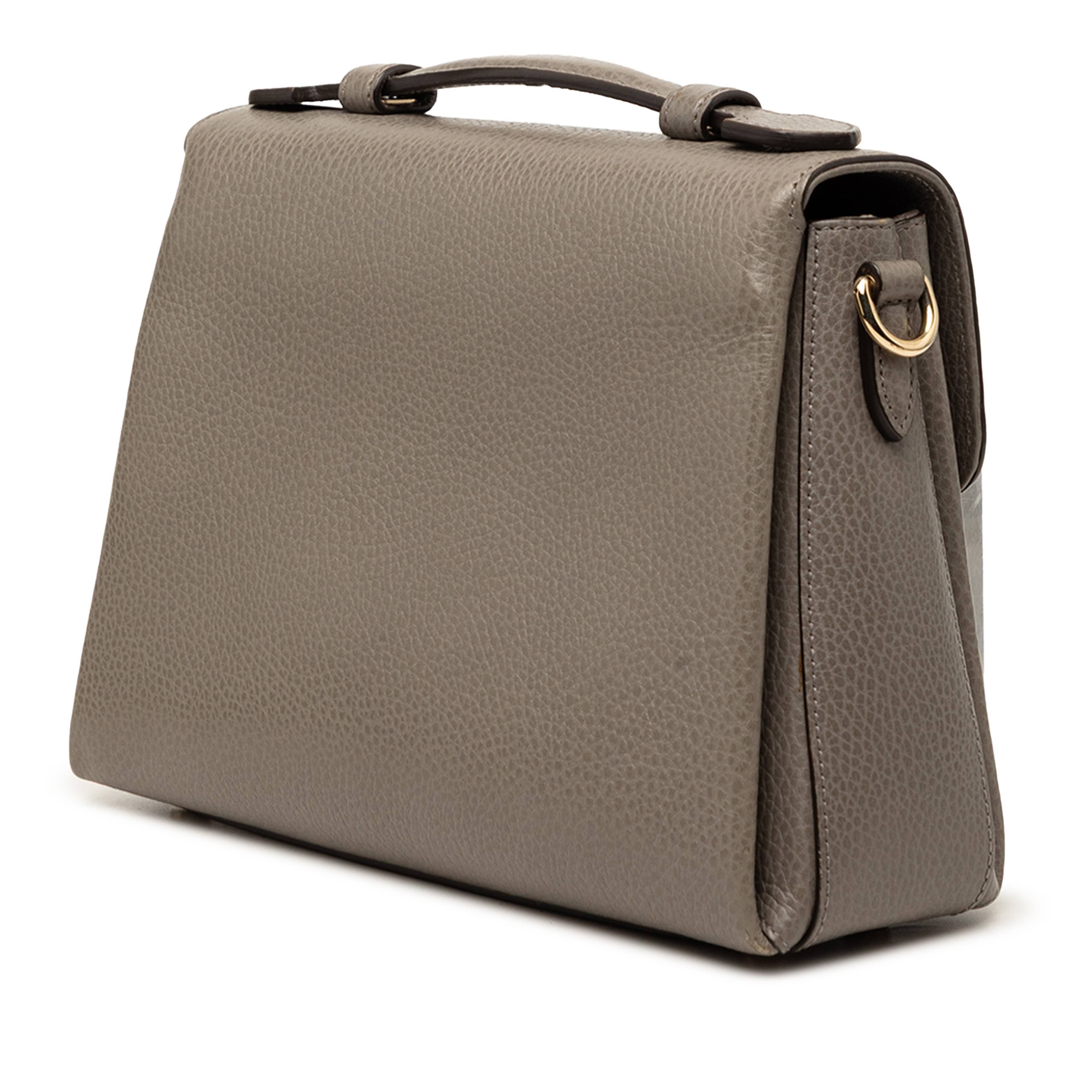 Gucci Small Dollar Calf Interlocking G Satchel, från Luxclusif, i färgen taupe. Klicka för att öppna bilden i stort format