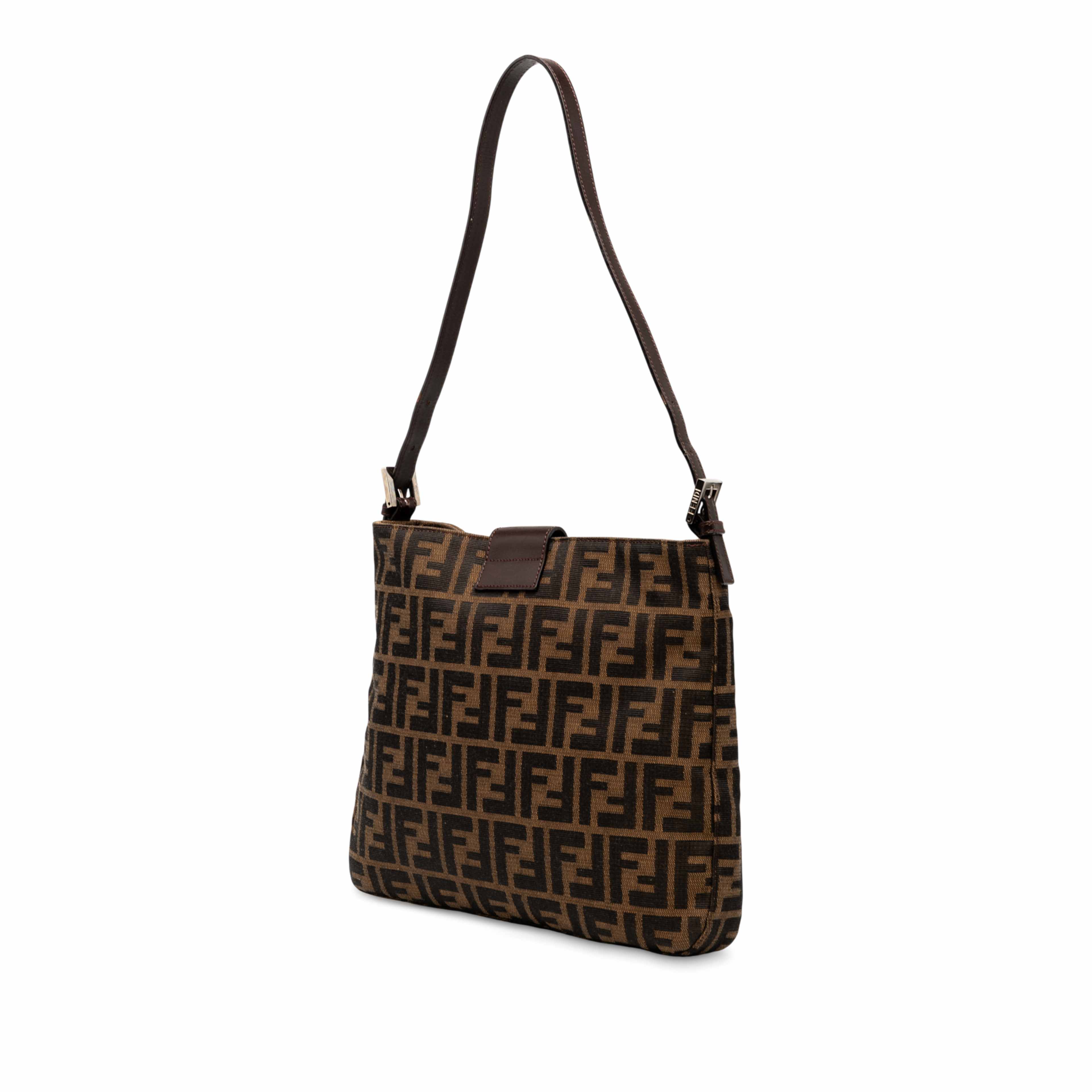 Fendi Zucca Canvas Shoulder Bag, från Luxclusif, i färgen brown. Klicka för att öppna bilden i stort format