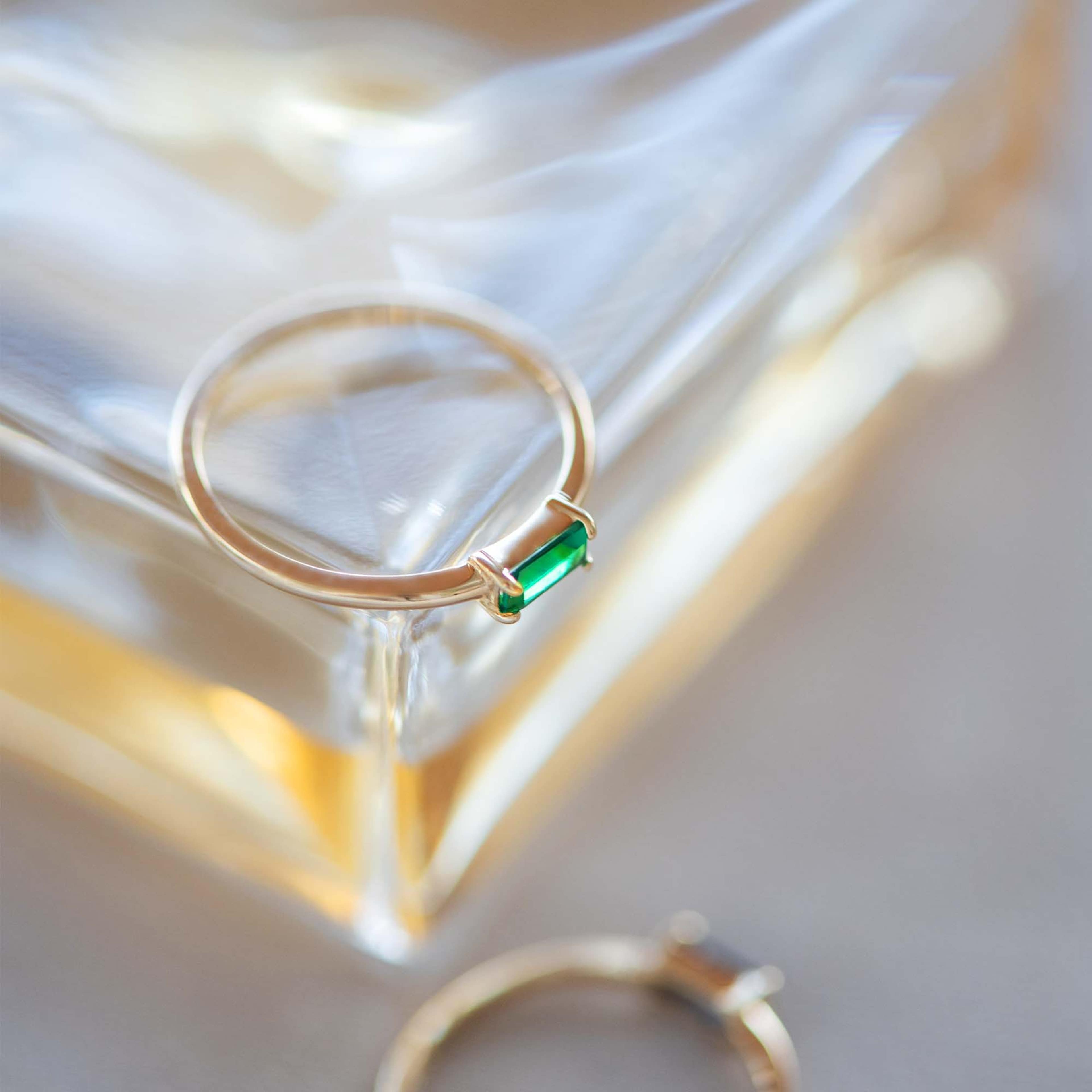 Baguette Ring Guld, från Isabel Bernard. Klicka för att öppna bilden i stort format