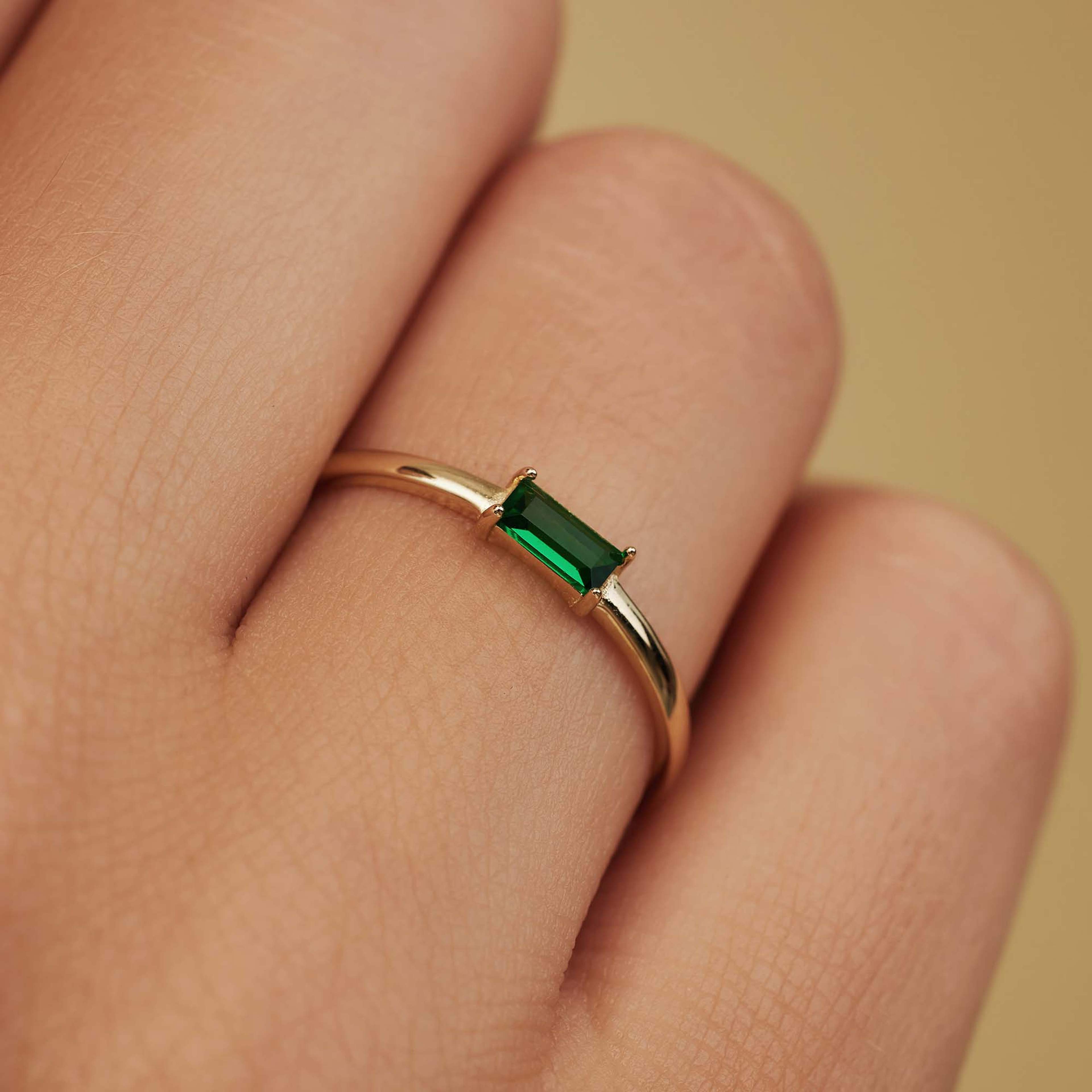 Baguette Ring Guld, från Isabel Bernard. Klicka för att öppna bilden i stort format