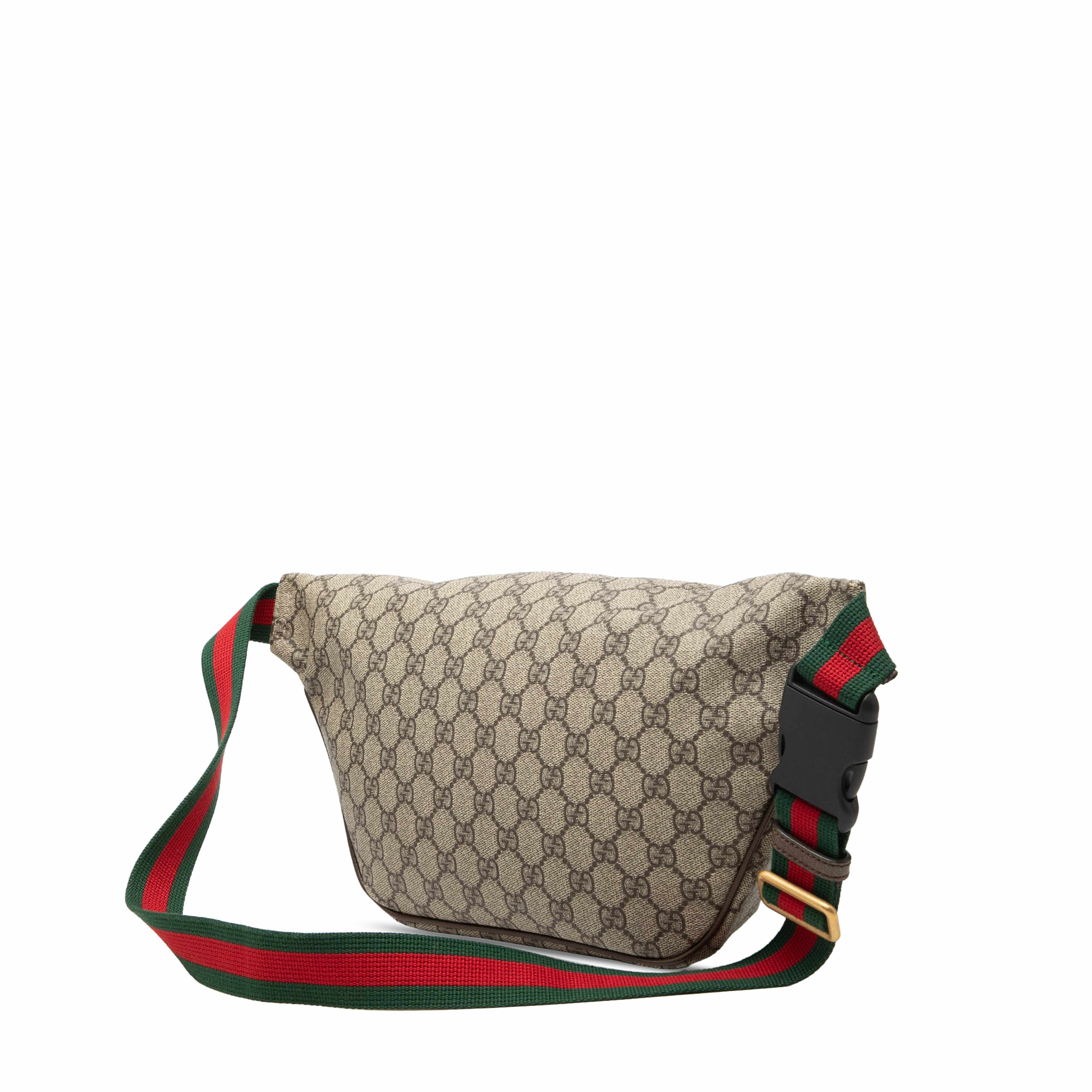 Gucci Gg Supreme Courrier Belt Bag, från Luxclusif, i färgen beige. Klicka för att öppna bilden i stort format