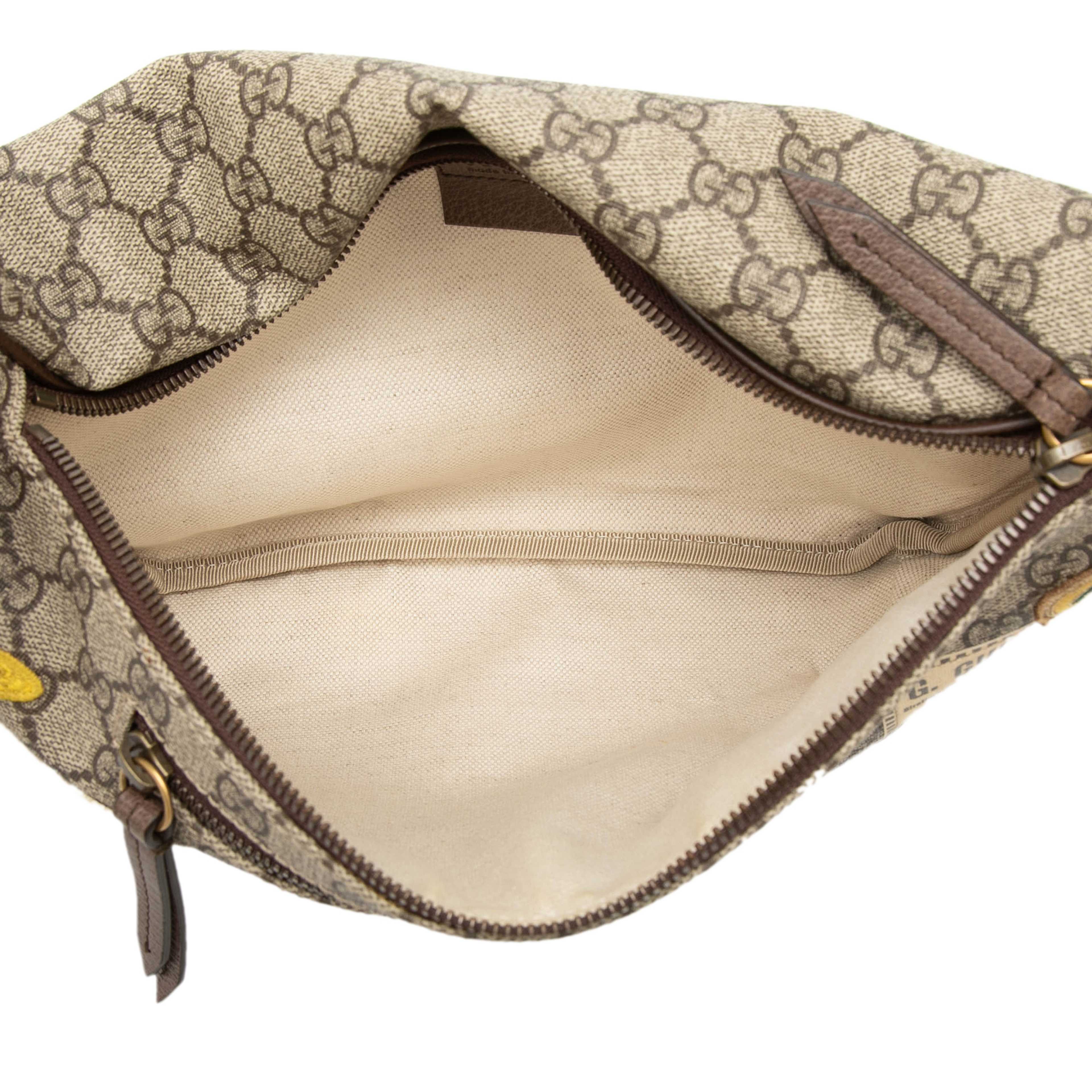 Gucci Gg Supreme Courrier Belt Bag, från Luxclusif, i färgen beige. Klicka för att öppna bilden i stort format