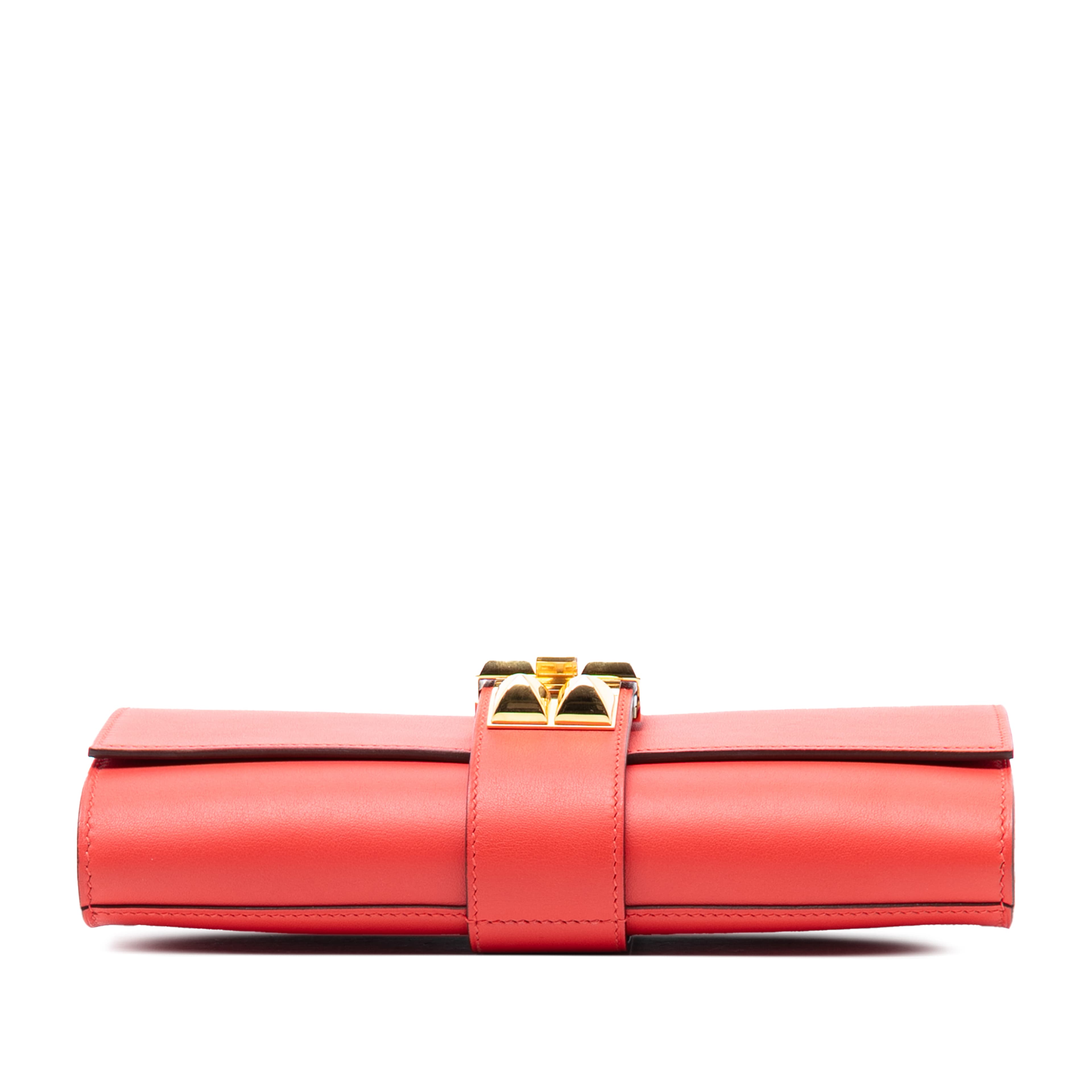 Hermès Tadelakt Medor Clutch 23, från Luxclusif, i färgen red. Klicka för att öppna bilden i stort format