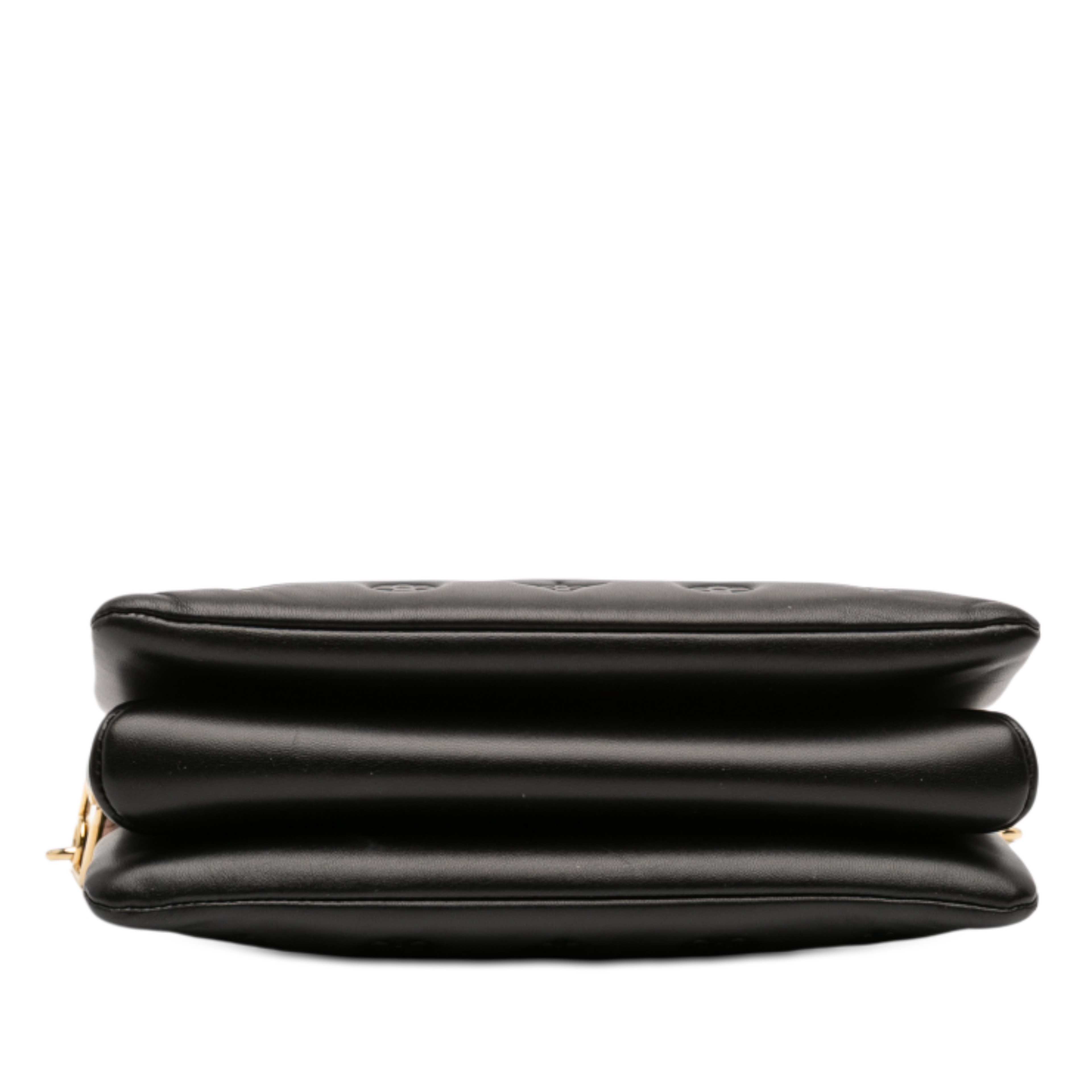 Louis Vuitton Monogram Embossed Puffy Lambskin Coussin Pm, från Luxclusif, i färgen black. Klicka för att öppna bilden i stort format