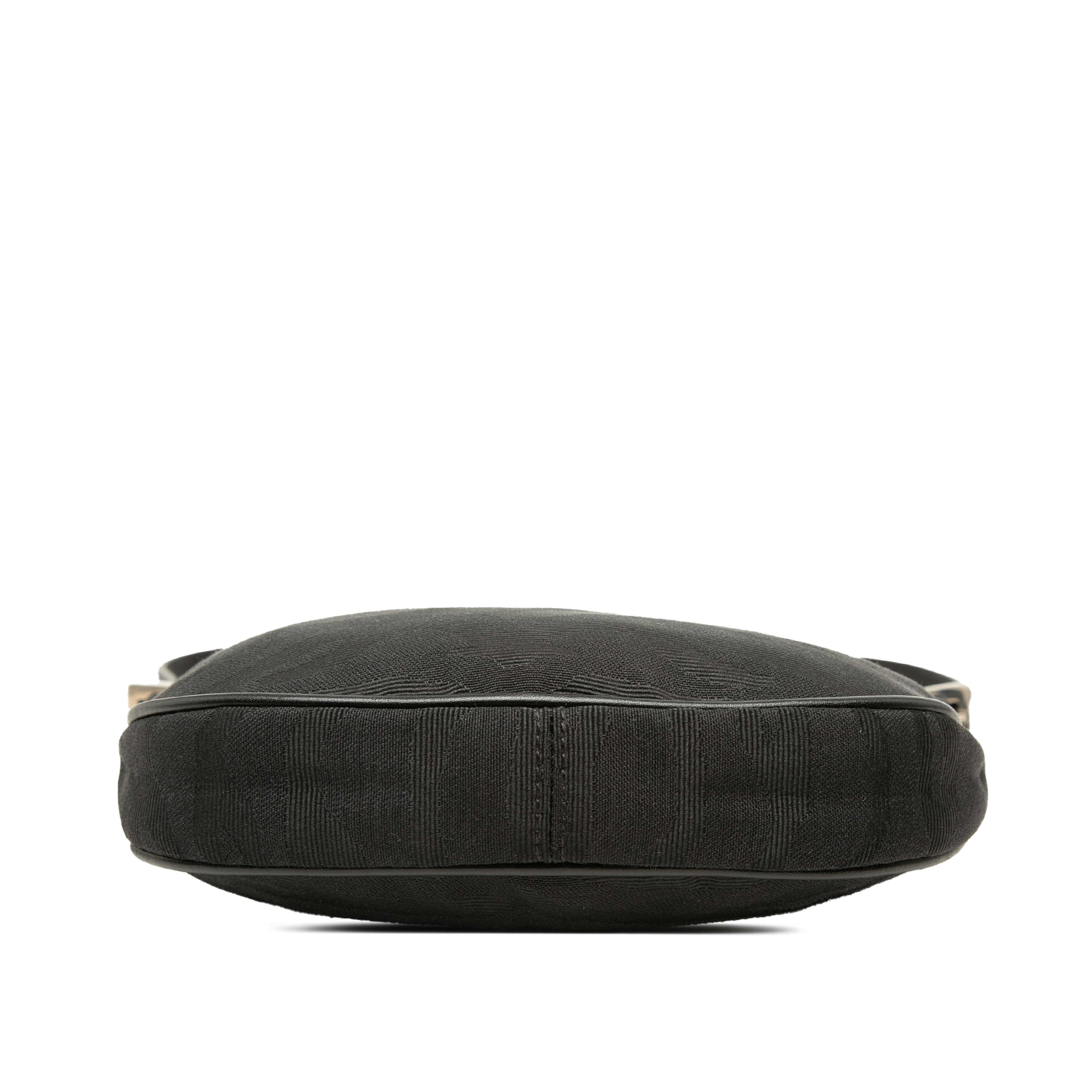 Fendi Zebra Print Canvas Hobo, från Luxclusif, i färgen svart. Klicka för att öppna bilden i stort format
