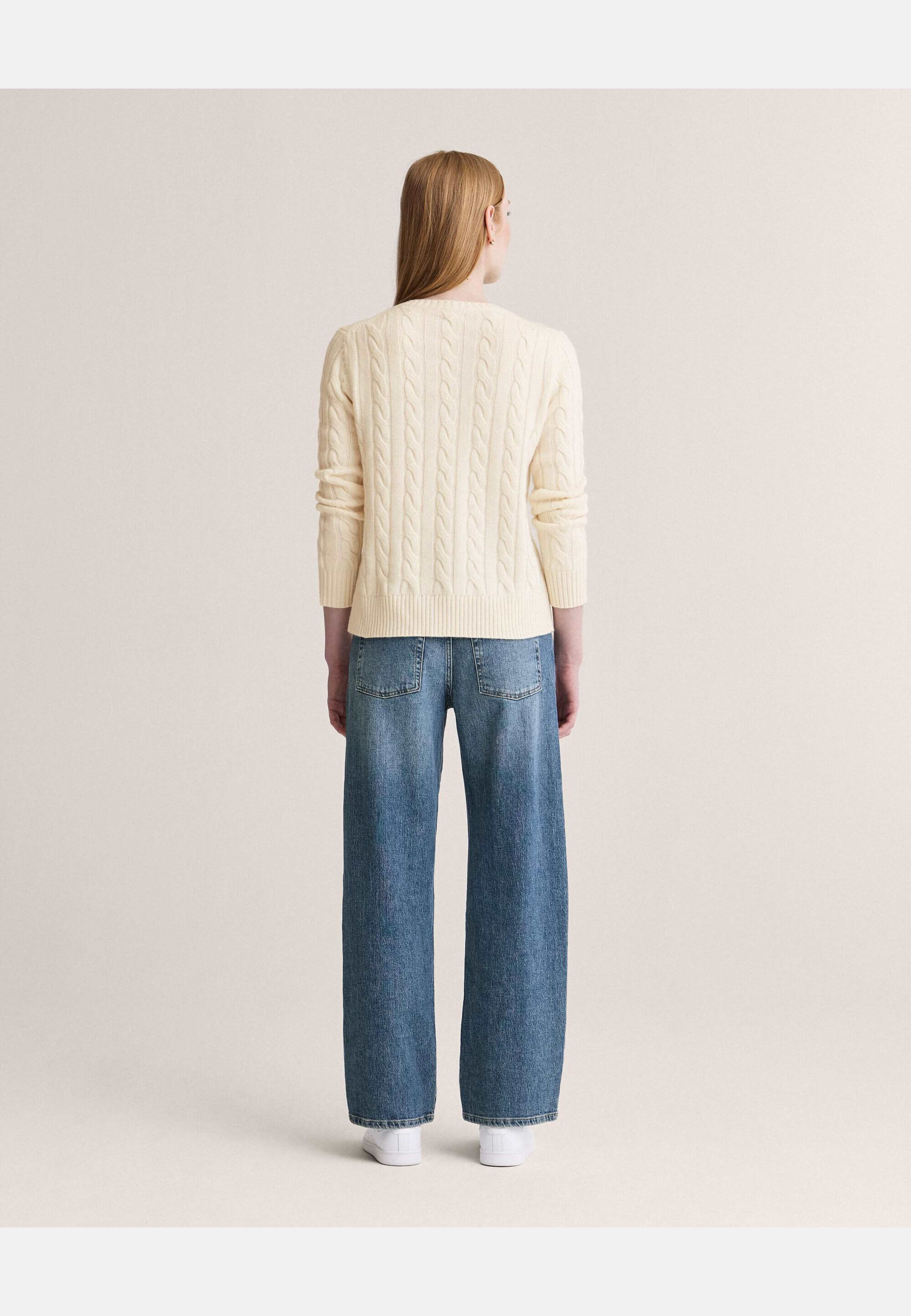 Kate Cable Sweater, från Newhouse, i färgen benvit. Klicka för att öppna bilden i stort format