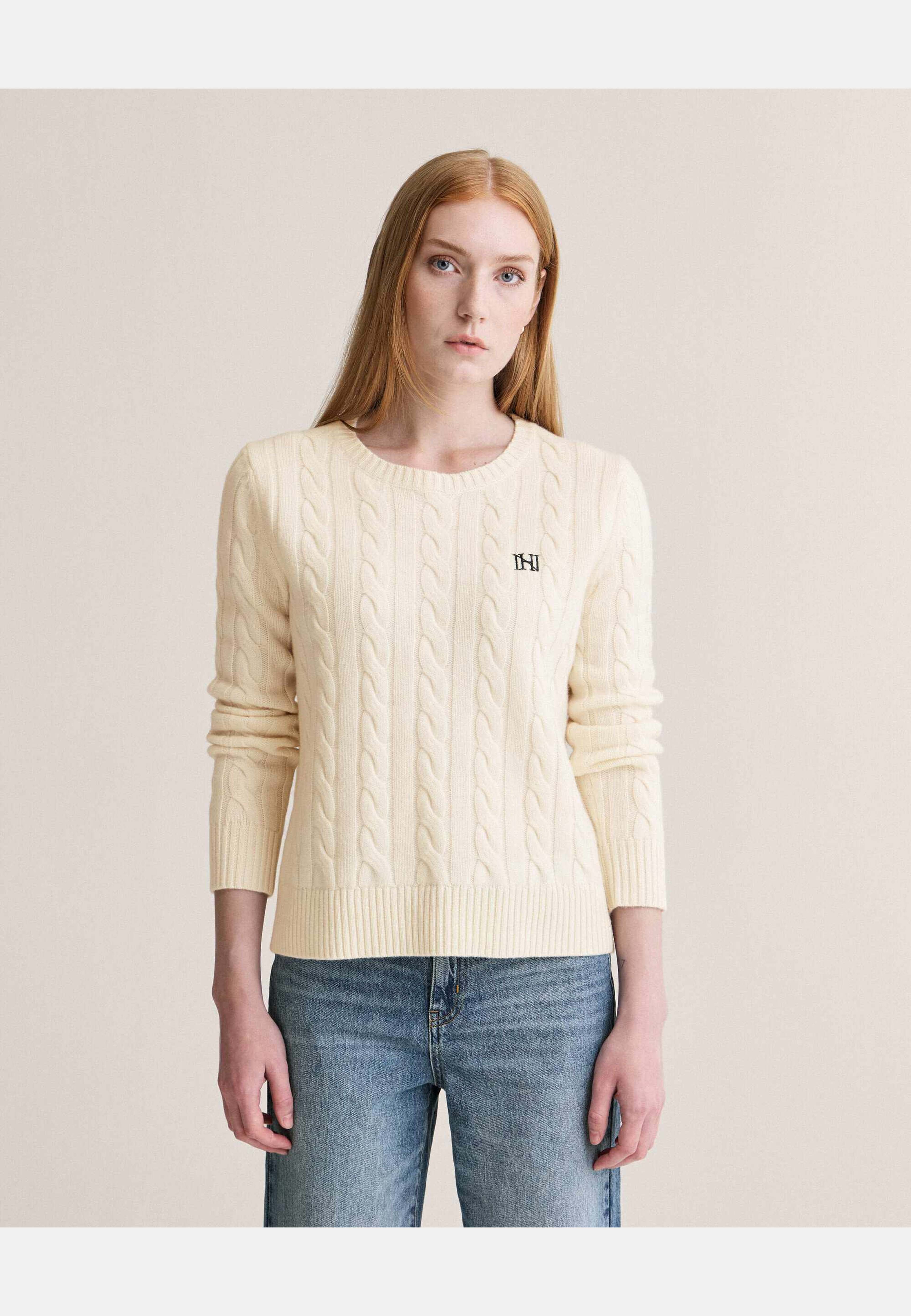 Kate Cable Sweater, från Newhouse, i färgen benvit. Klicka för att öppna bilden i stort format