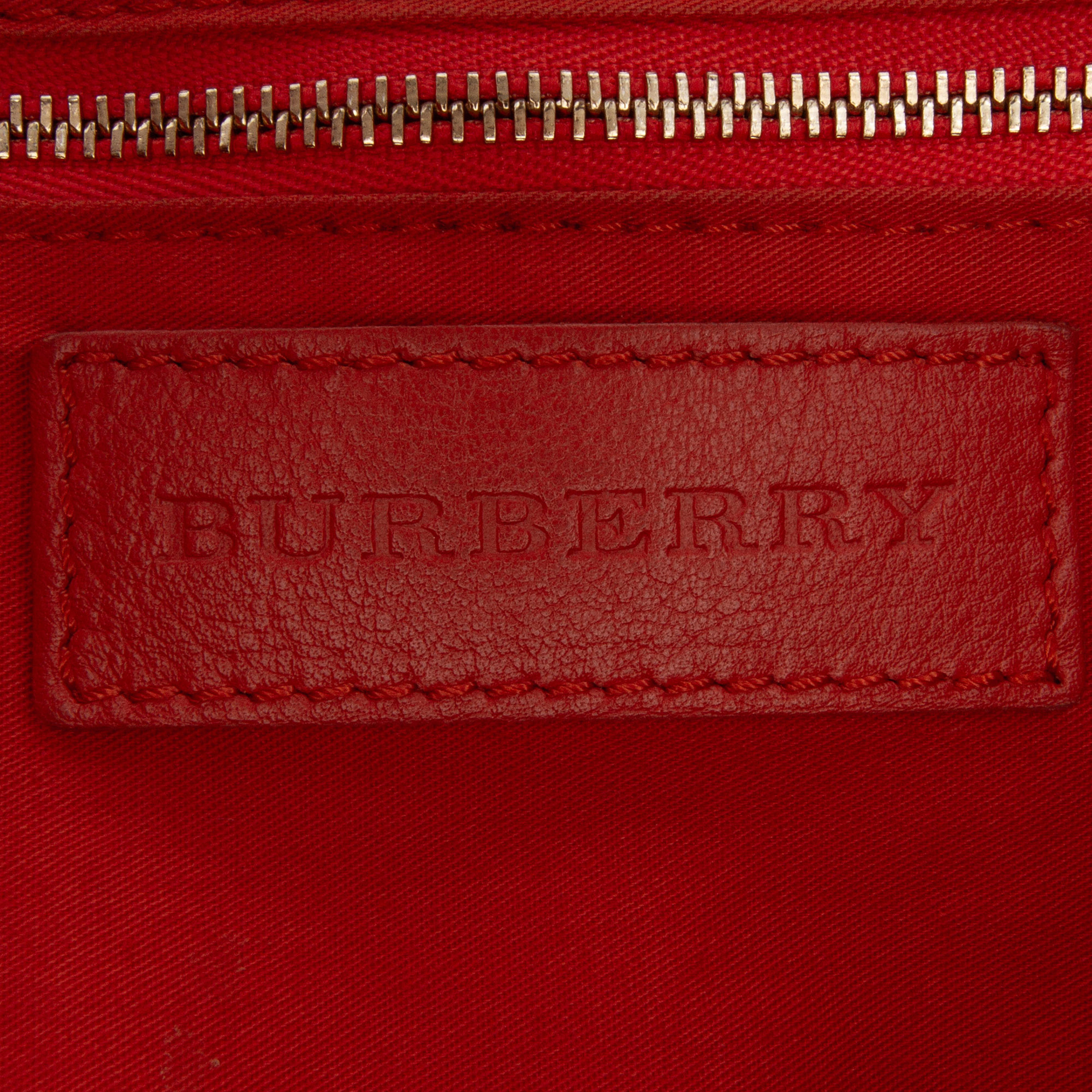 Burberry Small Leather Trimmed Haymarket Check Coated Canvas Canterbury Tote, från Luxclusif, i färgen beige. Klicka för att öppna bilden i stort format