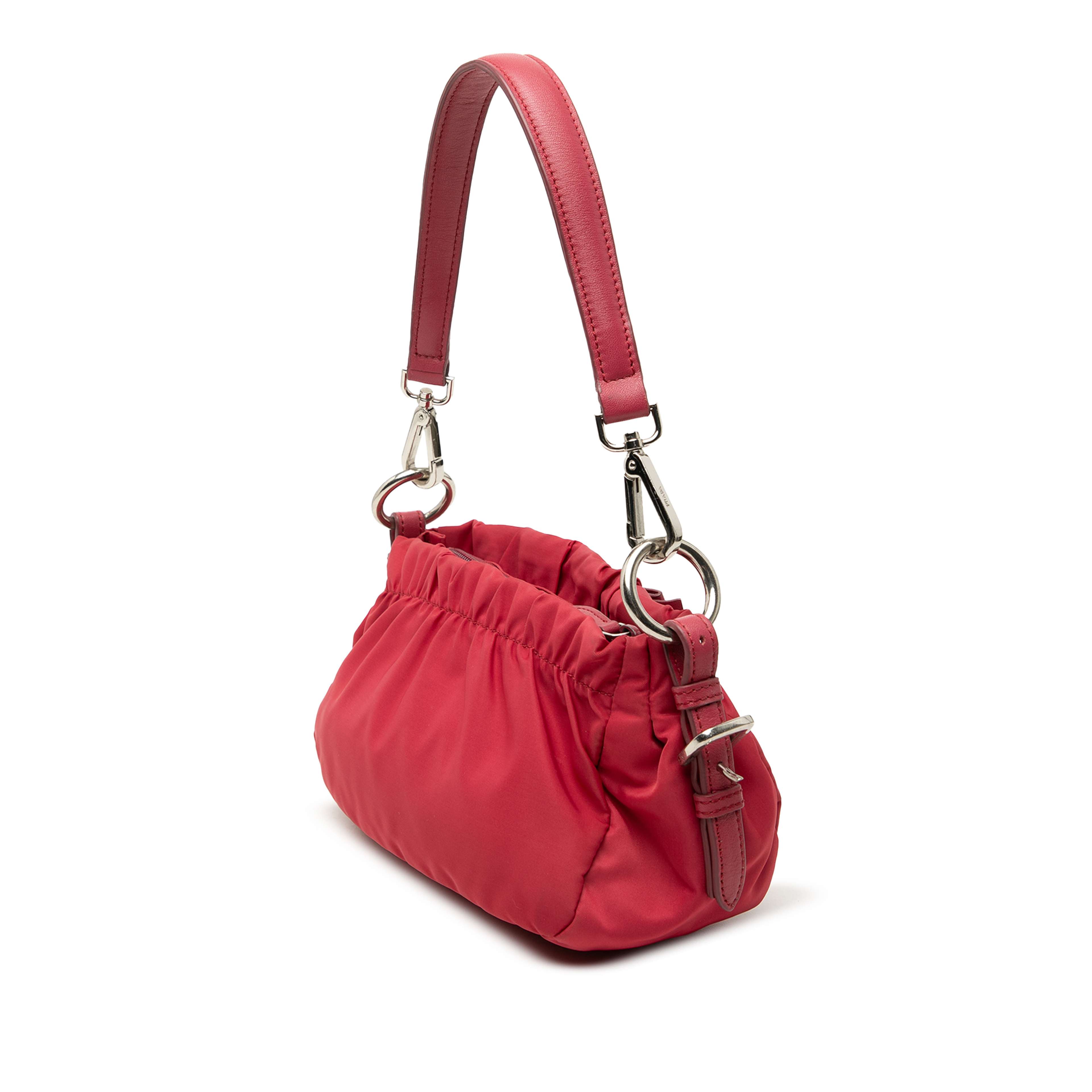 Prada Tessuto Bow Shoulder Bag, från Luxclusif, i färgen red. Klicka för att öppna bilden i stort format