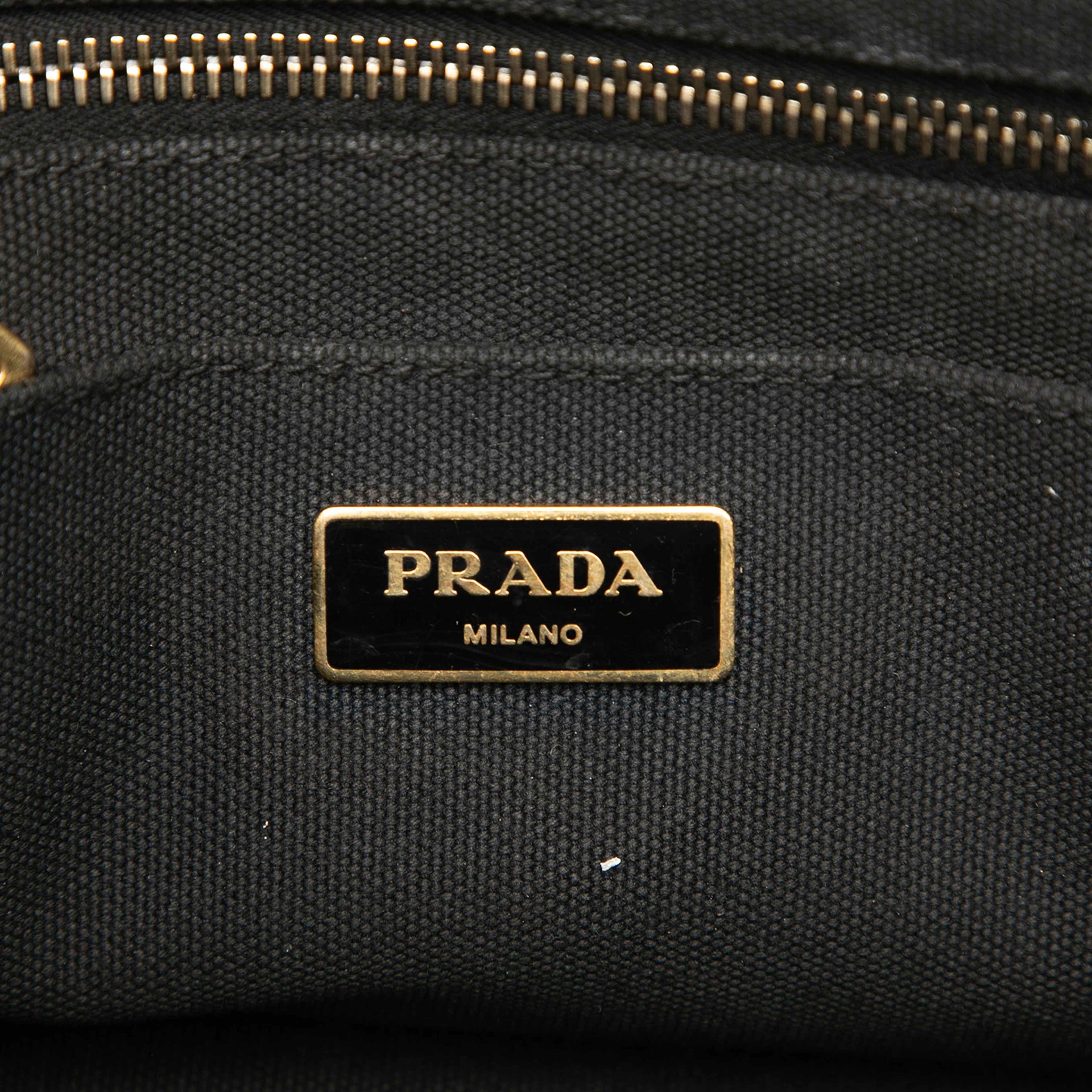 Prada Canvas Canapa Studded Handbag, från Luxclusif, i färgen svart. Klicka för att öppna bilden i stort format