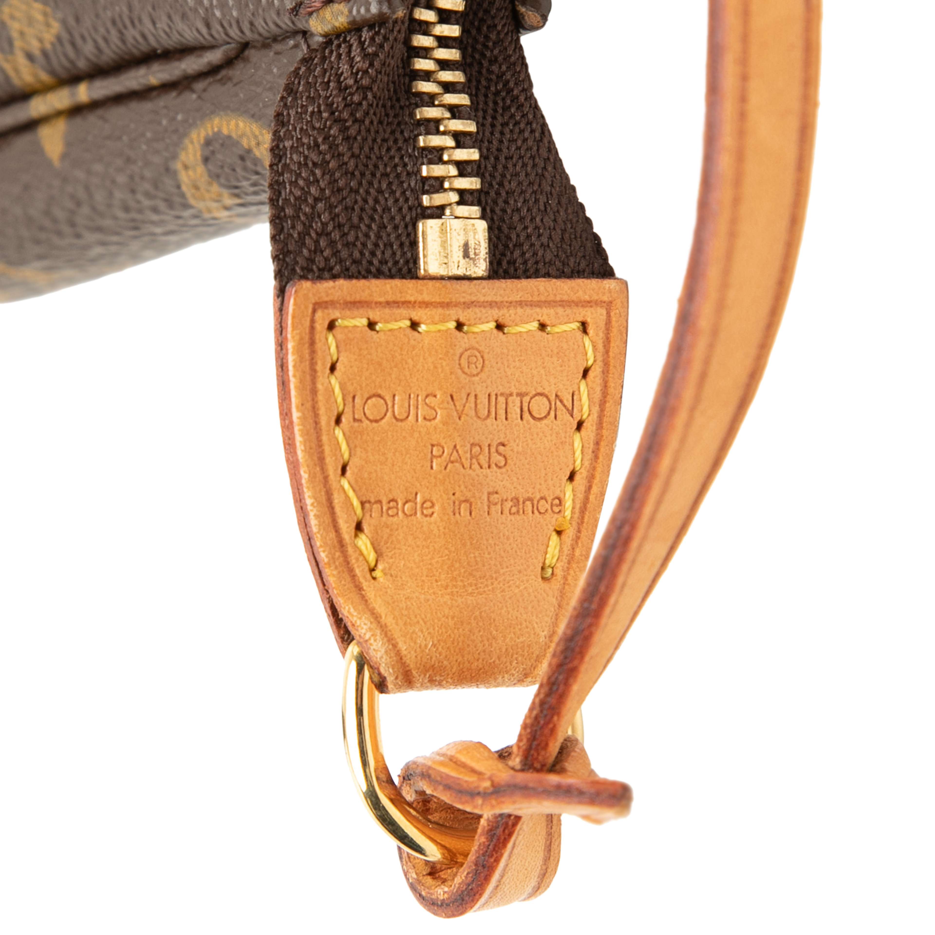 Louis Vuitton Monogram Pochette Accessoires, från Luxclusif, i färgen brown. Klicka för att öppna bilden i stort format