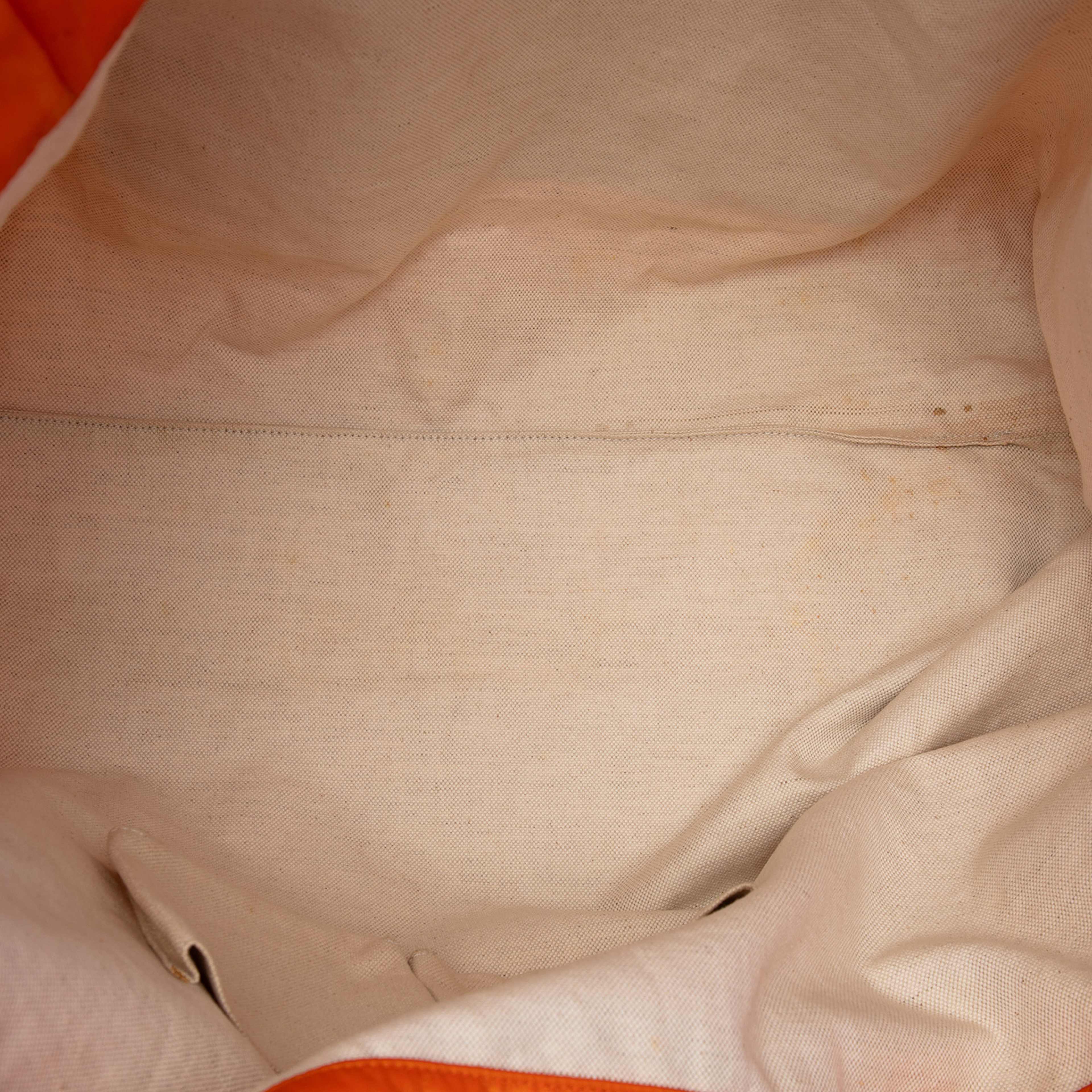 Gucci Gg Nylon Travel Bag, från Luxclusif, i färgen orange. Klicka för att öppna bilden i stort format