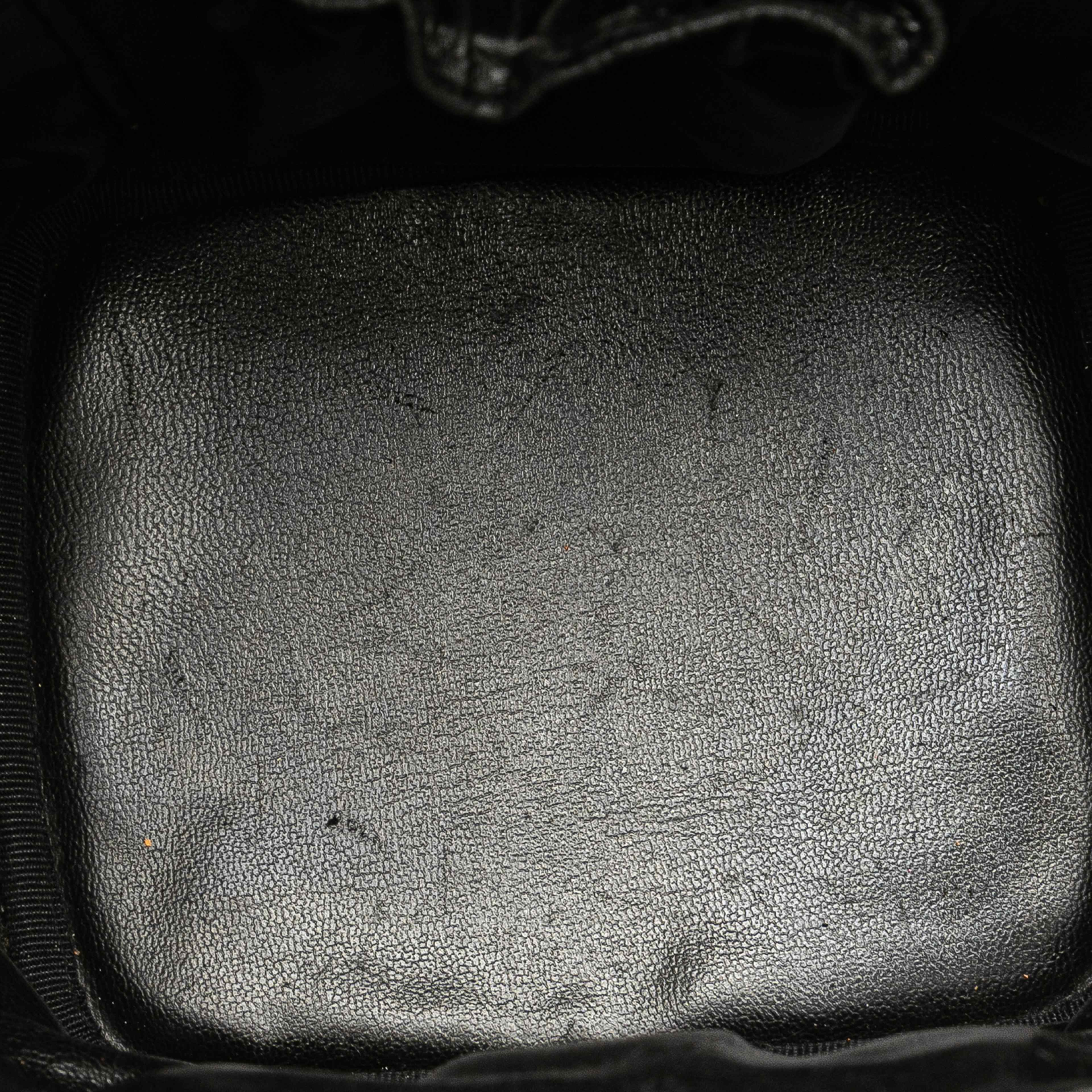 Chanel Cc Caviar Vanity Bag, från Luxclusif, i färgen black. Klicka för att öppna bilden i stort format