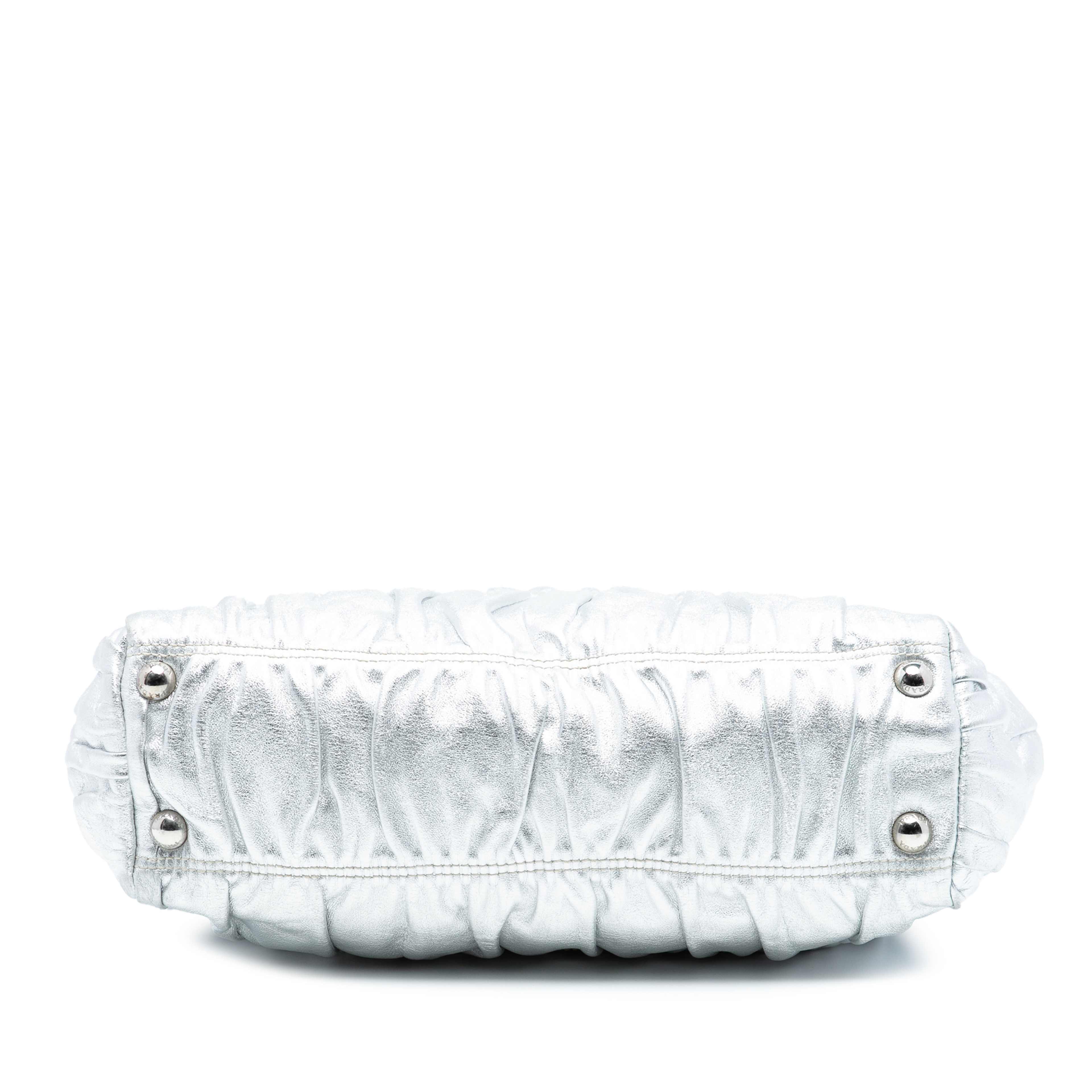 Prada Metallic Nappa Gaufre Dressy Frame Handbag, från Luxclusif, i färgen silver. Klicka för att öppna bilden i stort format