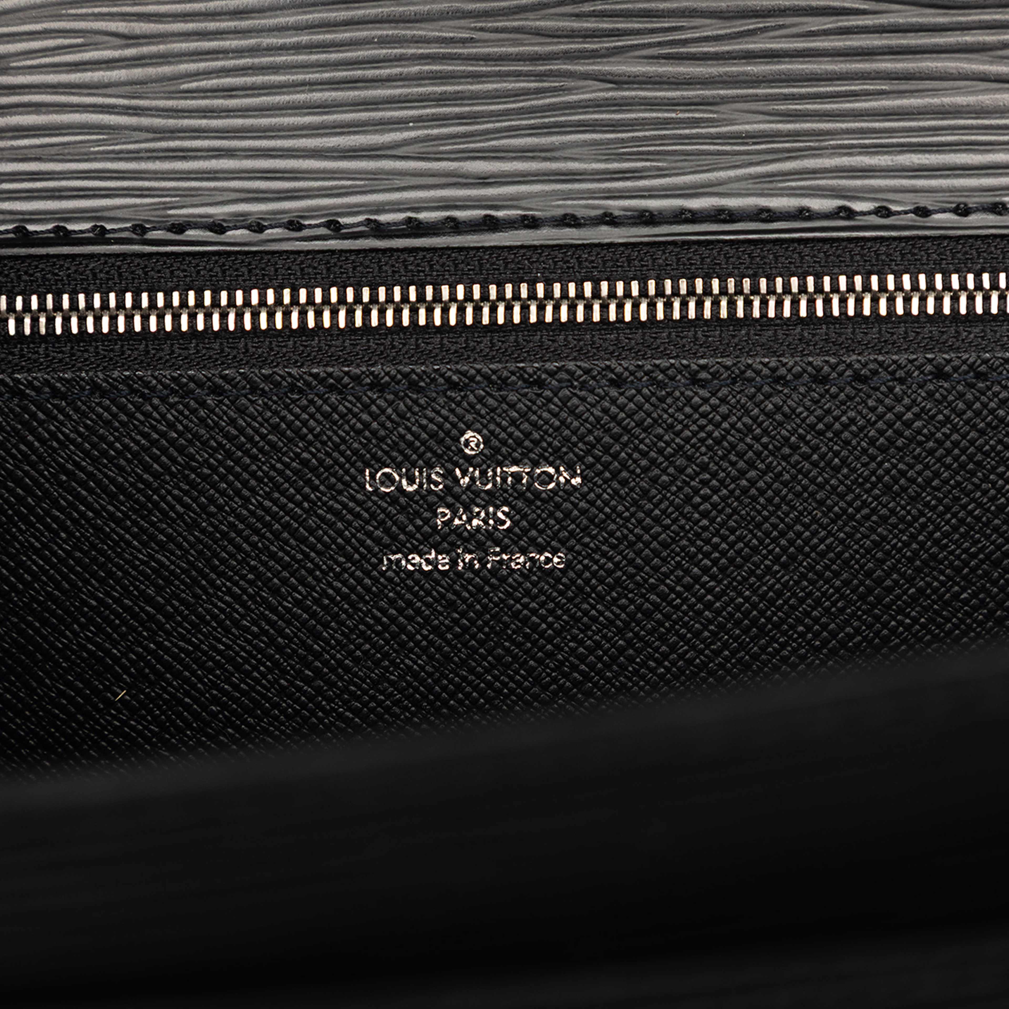 Louis Vuitton Epi Monceau 28, från Luxclusif, i färgen black. Klicka för att öppna bilden i stort format
