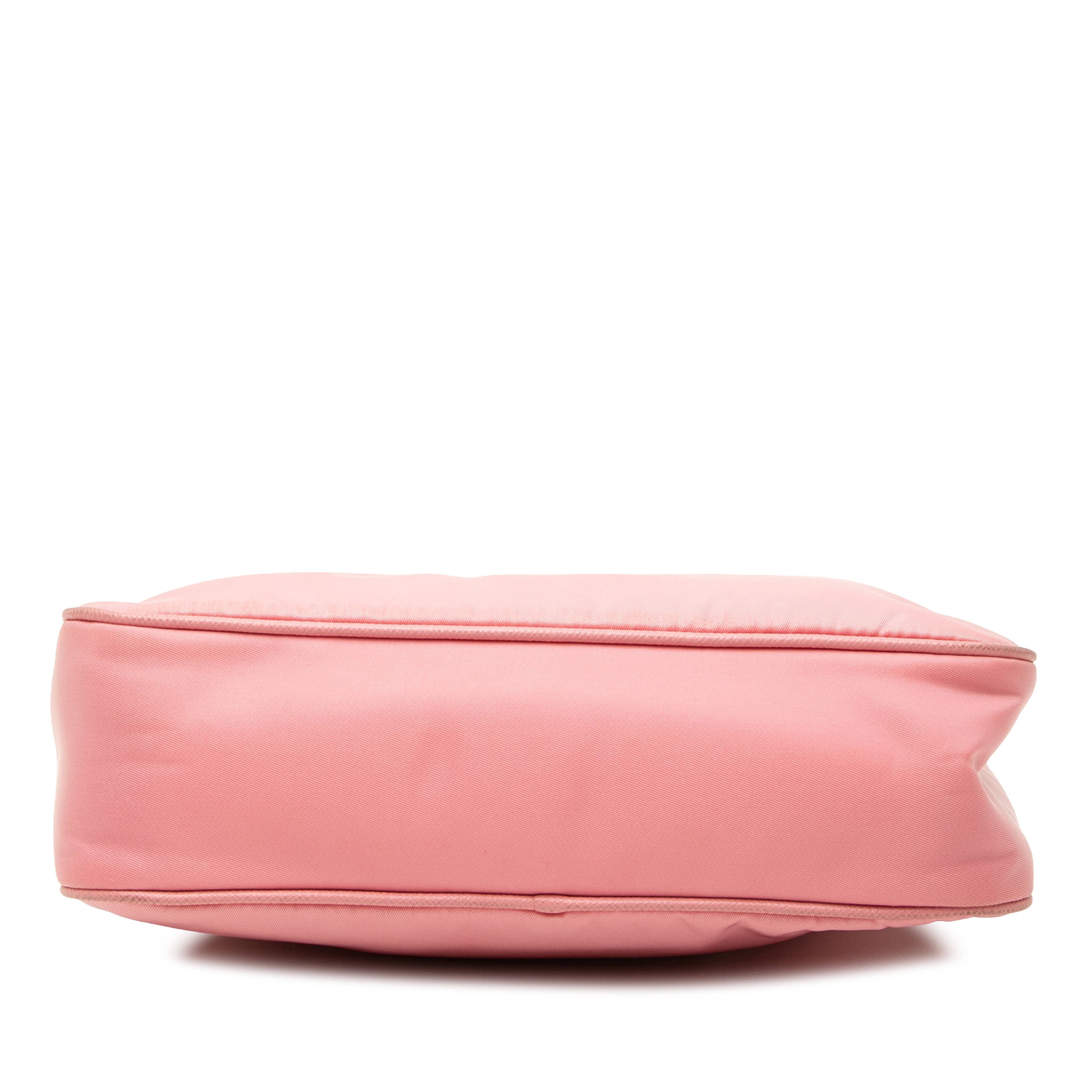 Prada Saffiano Trimmed Tessuto Re Edition 2005 Satchel, från Luxclusif, i färgen rosa. Klicka för att öppna bilden i stort format
