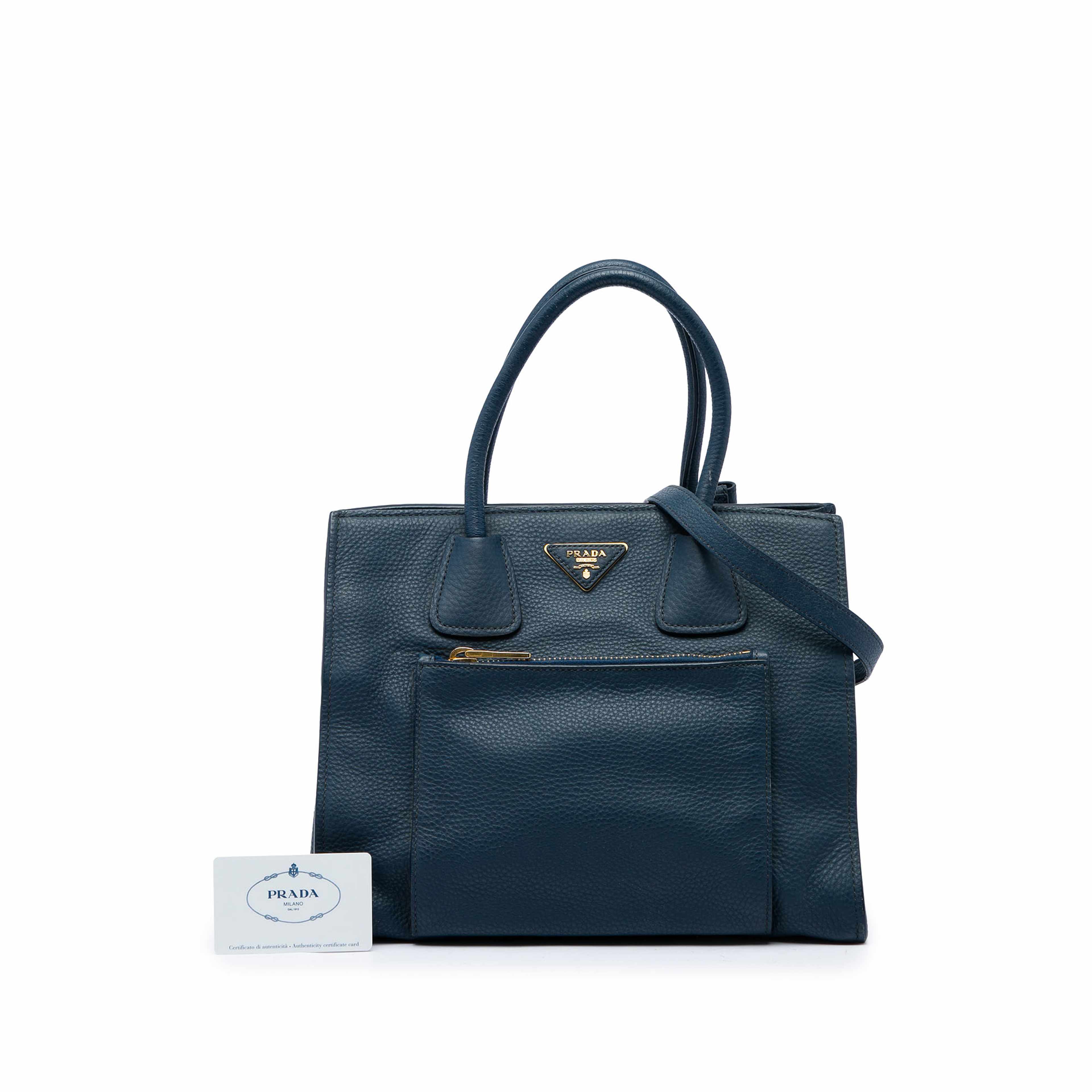 Prada Vitello Daino Front Pocket Open Convertible Tote, från Luxclusif, i färgen blå. Klicka för att öppna bilden i stort format