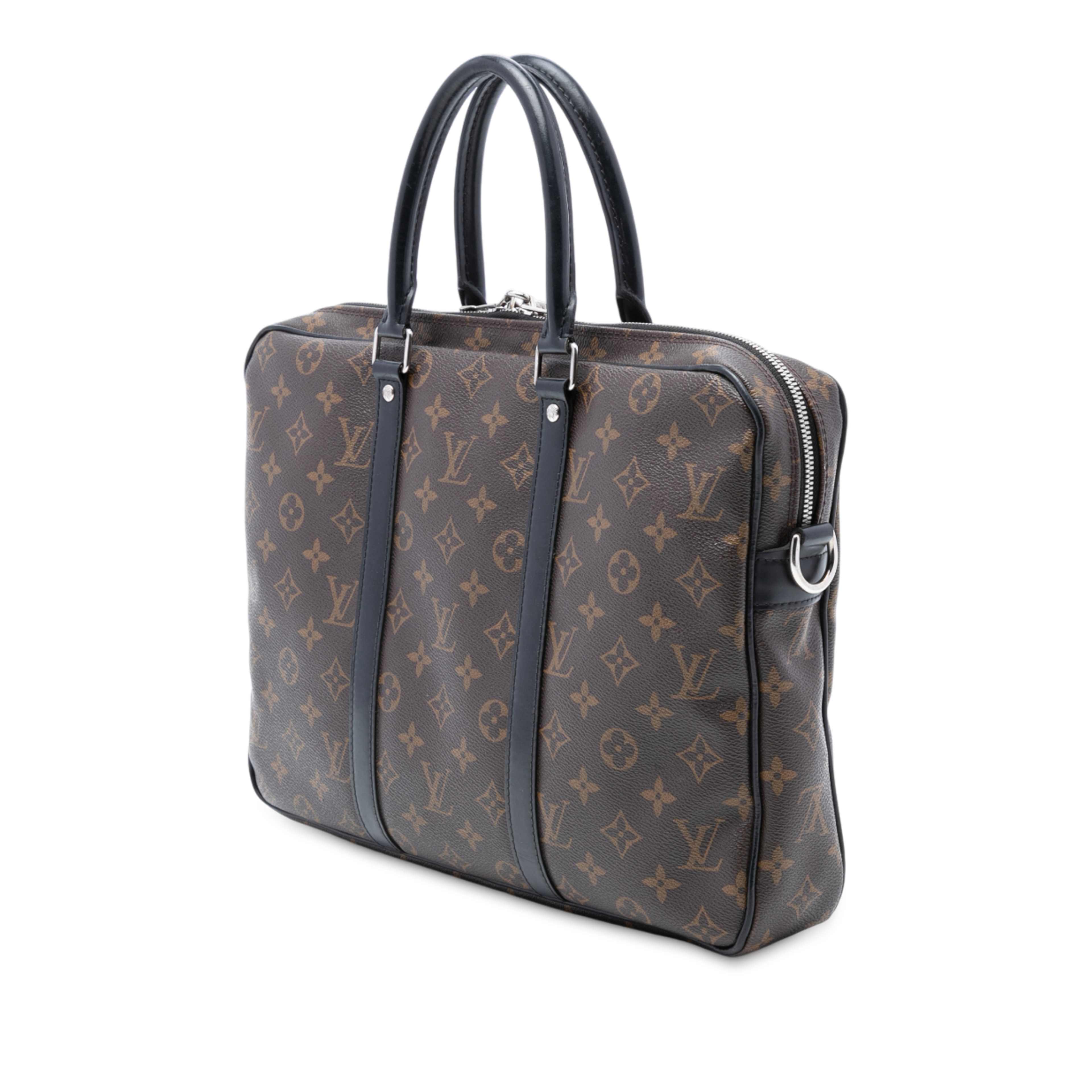Louis Vuitton Monogram Macassar Porte Documents Voyage, från Luxclusif, i färgen brown. Klicka för att öppna bilden i stort format