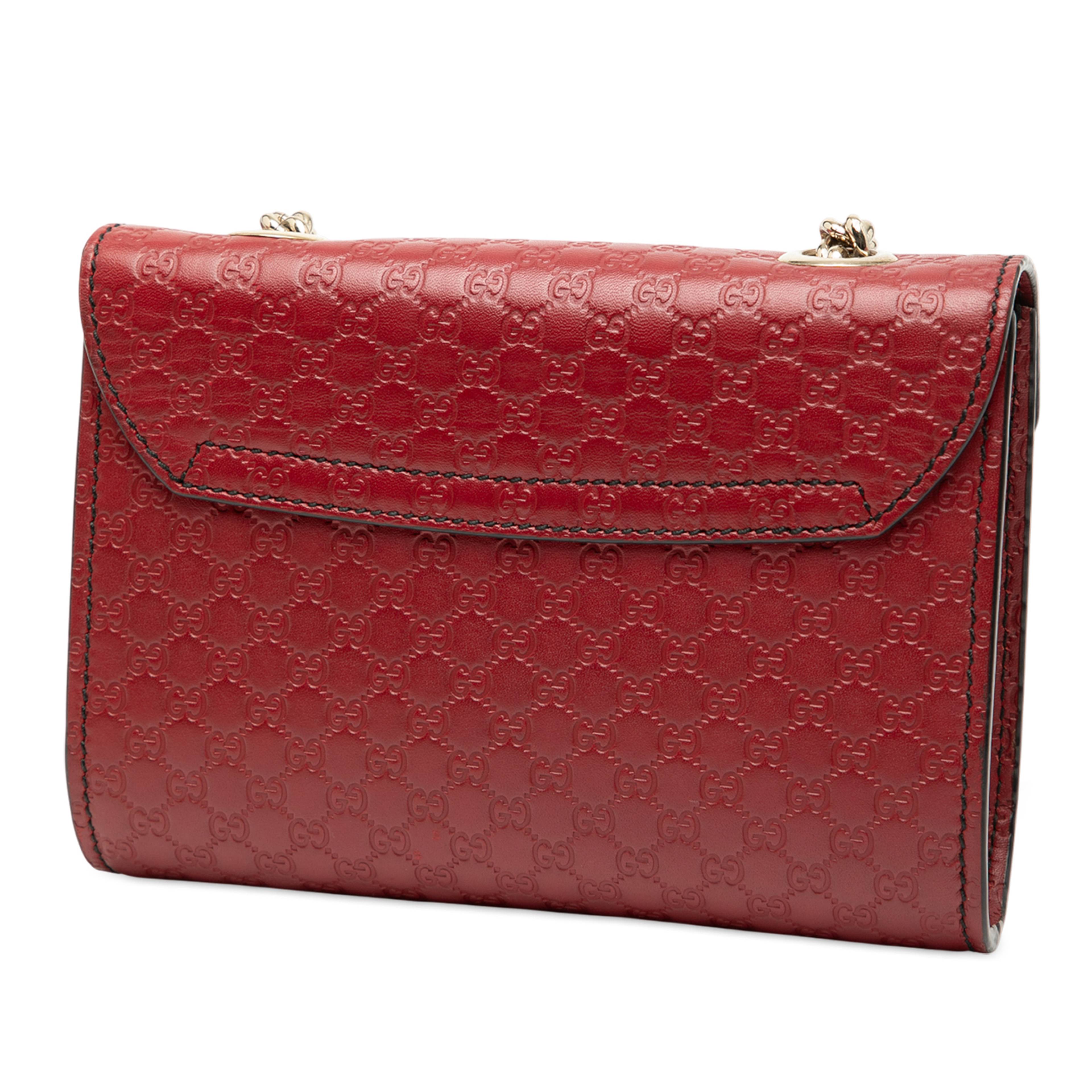 Gucci Mini Microguccissima Emily Crossbody, från Luxclusif, i färgen red. Klicka för att öppna bilden i stort format
