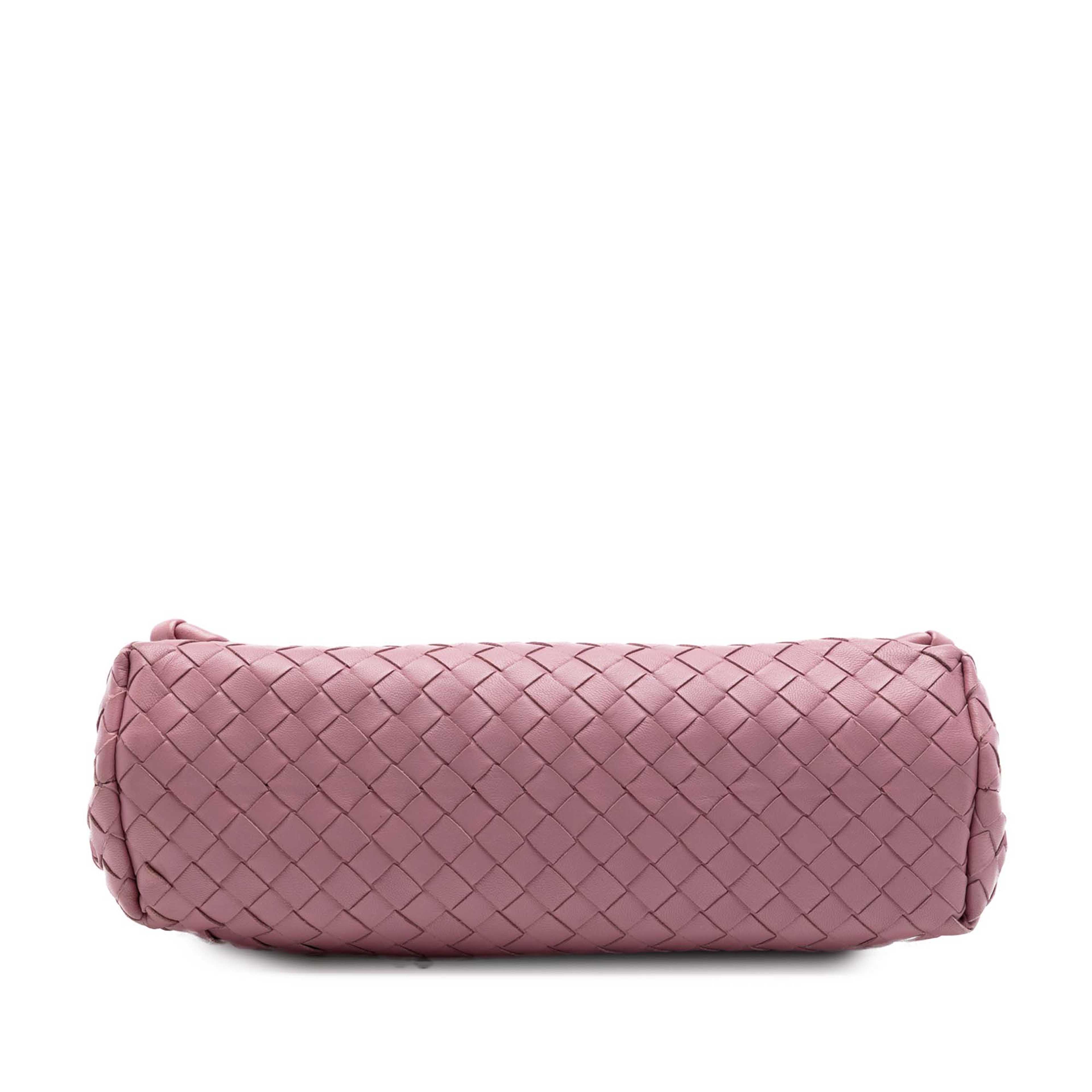 Bottega Veneta Small Nappa Intrecciato Olimpia Shoulder Bag, från Luxclusif, i färgen pink. Klicka för att öppna bilden i stort format