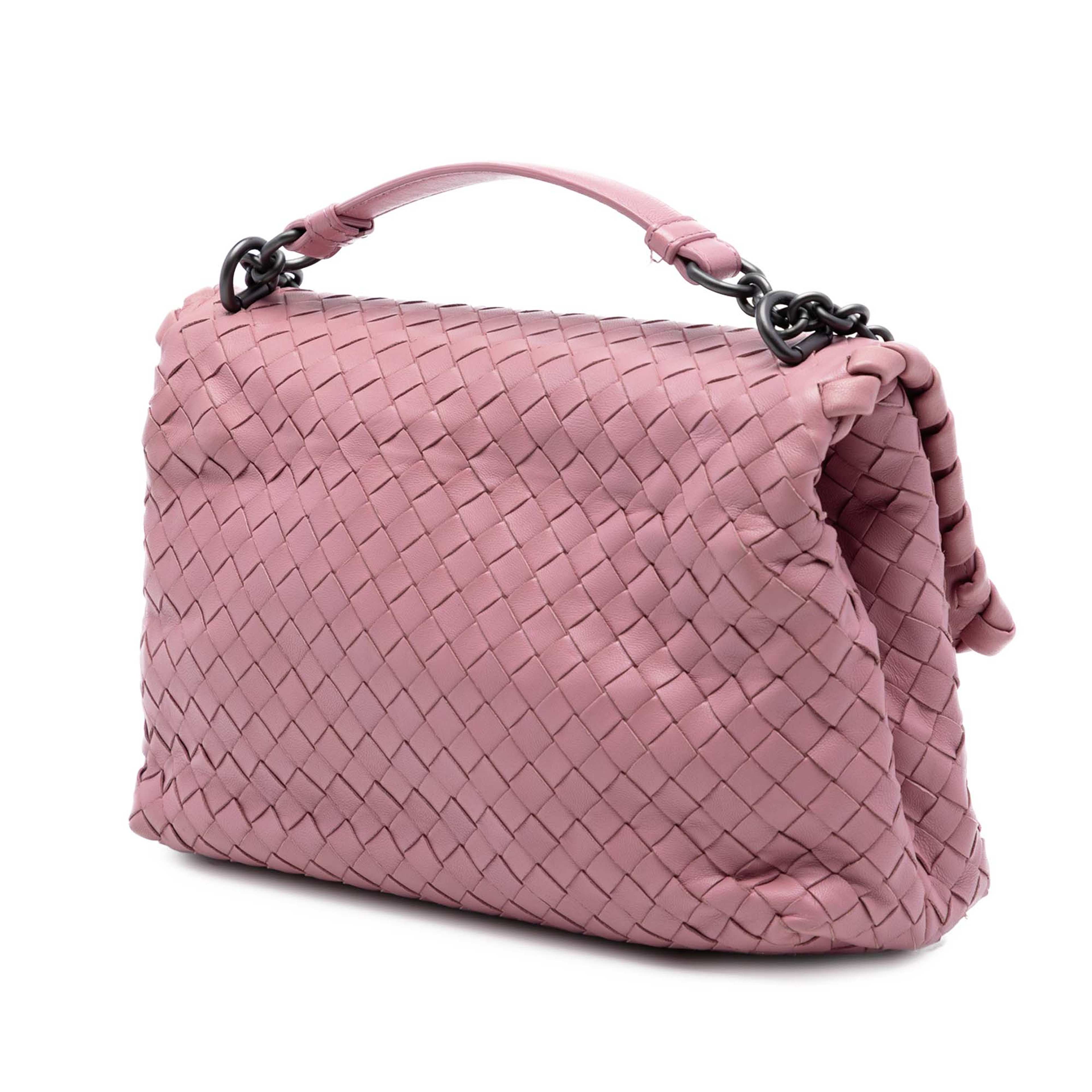 Bottega Veneta Small Nappa Intrecciato Olimpia Shoulder Bag, från Luxclusif, i färgen pink. Klicka för att öppna bilden i stort format