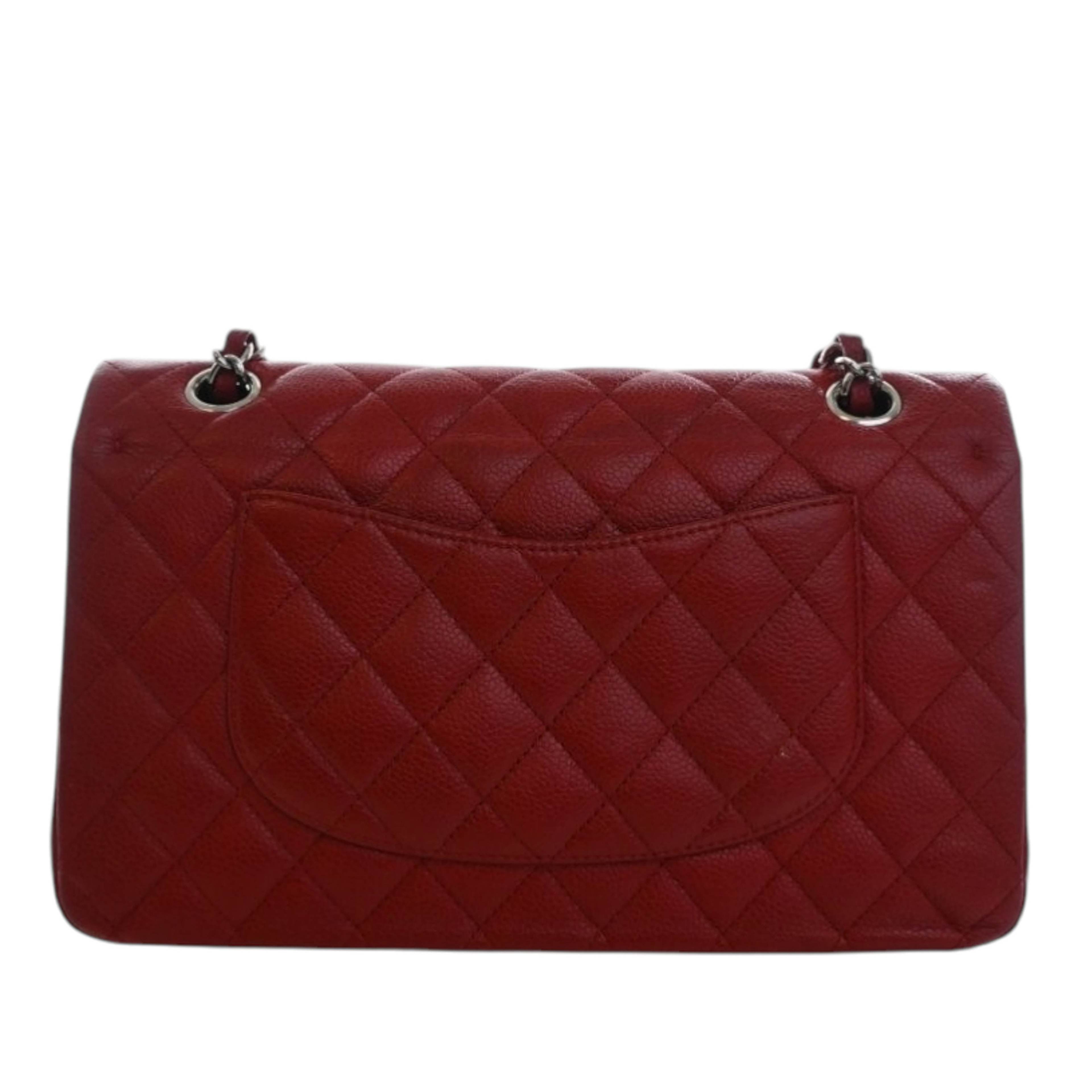 Chanel Medium Classic Caviar Double Flap, från Luxclusif, i färgen dark red. Klicka för att öppna bilden i stort format