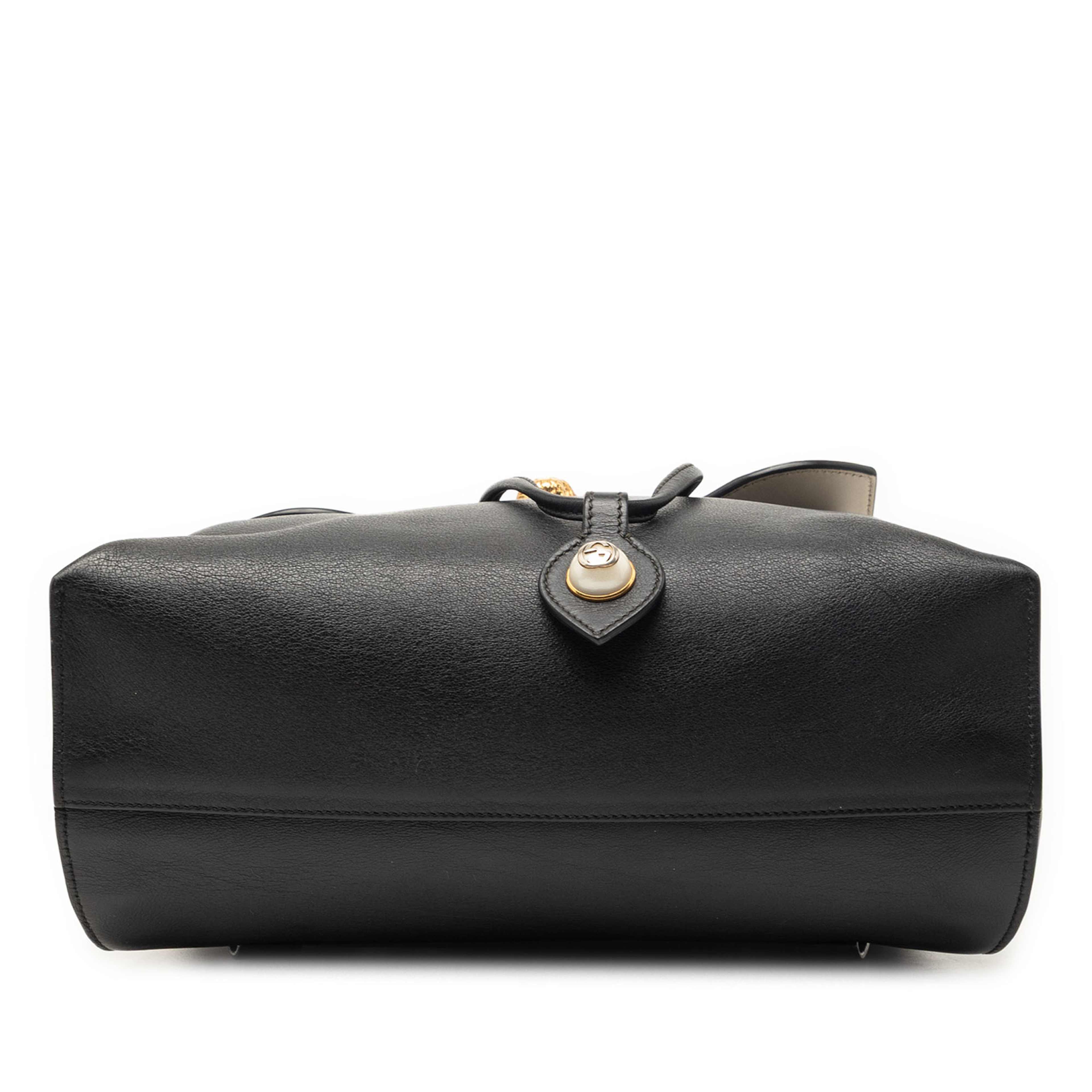 Gucci Leather Studded Animalier Malin Backpack, från Luxclusif, i färgen black. Klicka för att öppna bilden i stort format