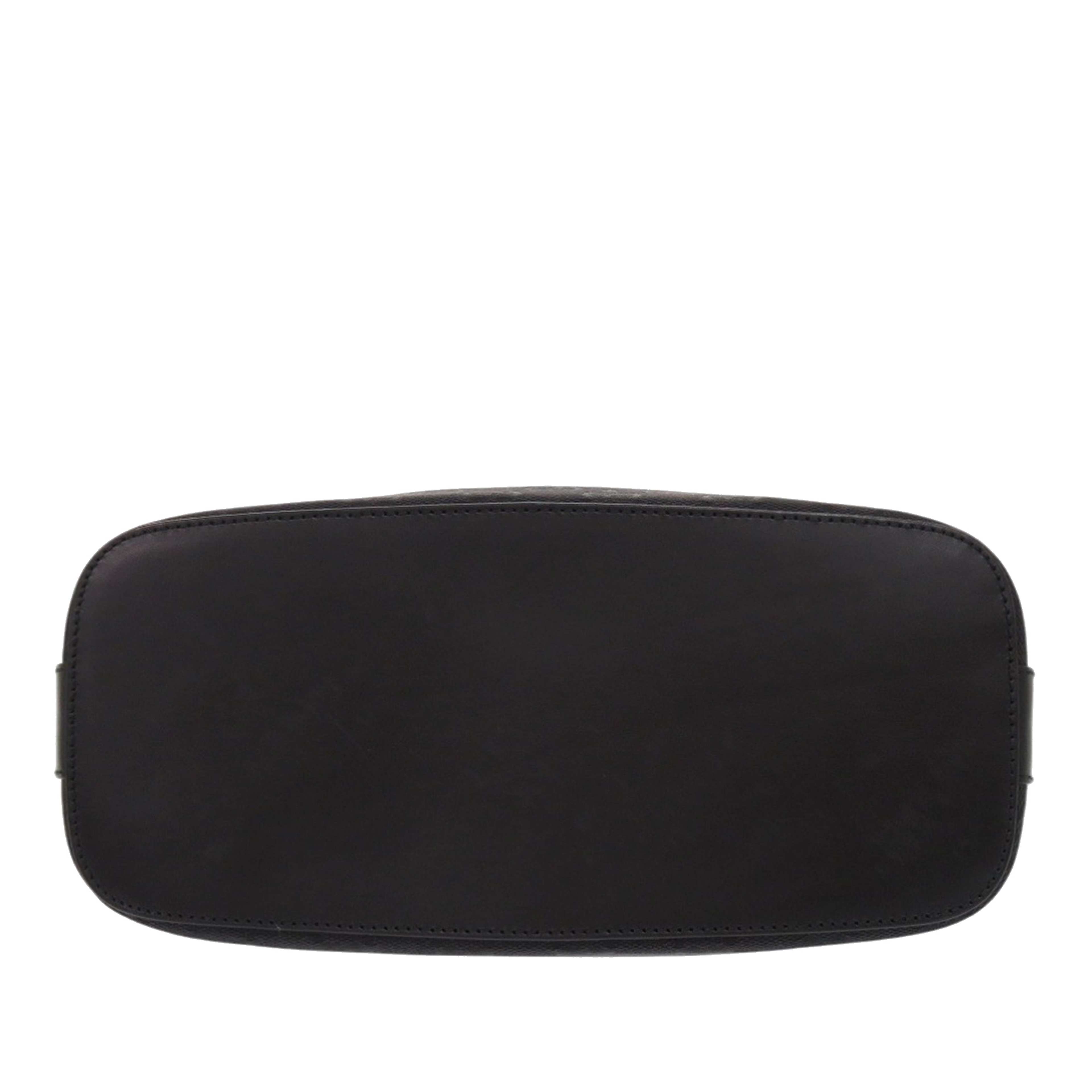 Gucci Gg Canvas Shoulder Bag, från Luxclusif, i färgen black. Klicka för att öppna bilden i stort format