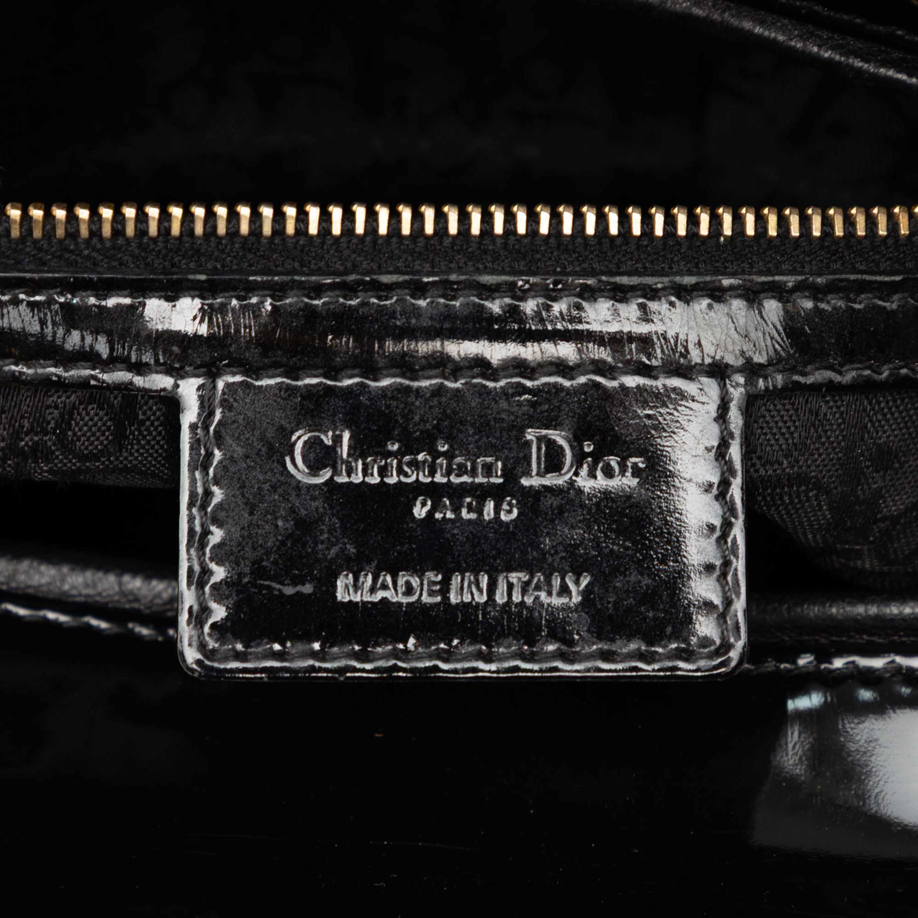 Dior Large Patent Cannage Lady Dior, från Luxclusif, i färgen black. Klicka för att öppna bilden i stort format
