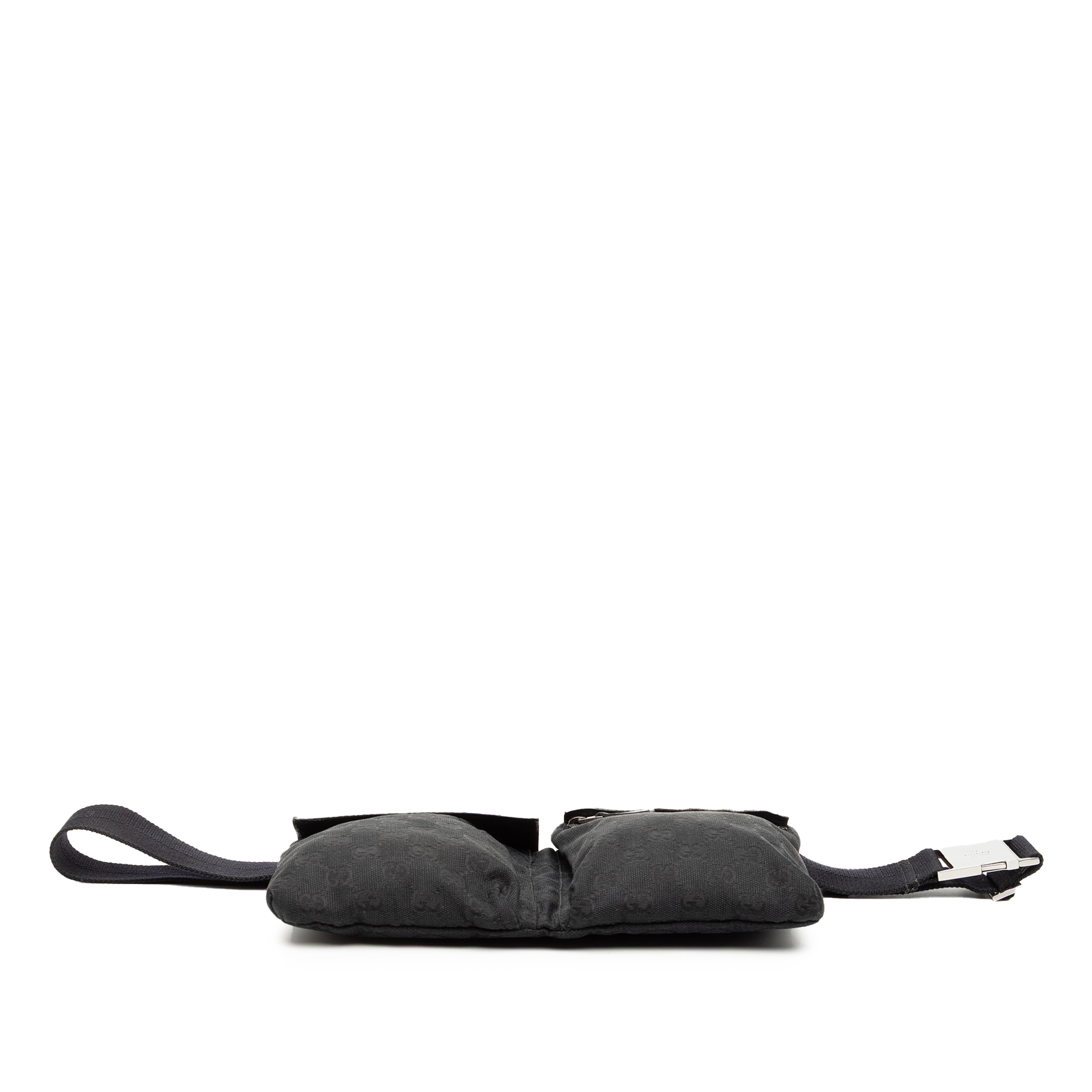 Gucci Gg Canvas Double Pocket Belt Bag, från Luxclusif, i färgen black. Klicka för att öppna bilden i stort format