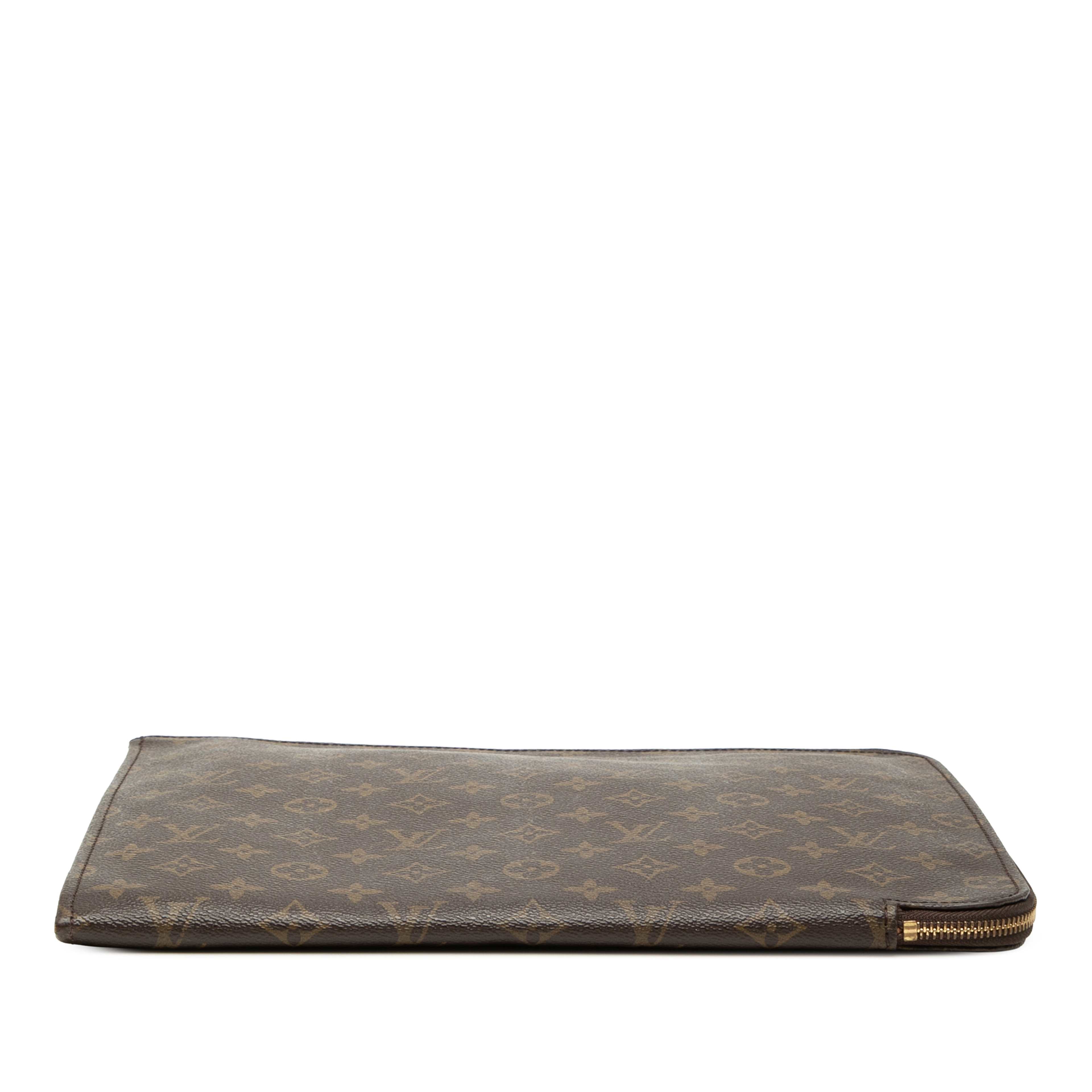 Louis Vuitton Monogram Poche Documents Portfolio 30, från Luxclusif, i färgen brun. Klicka för att öppna bilden i stort format