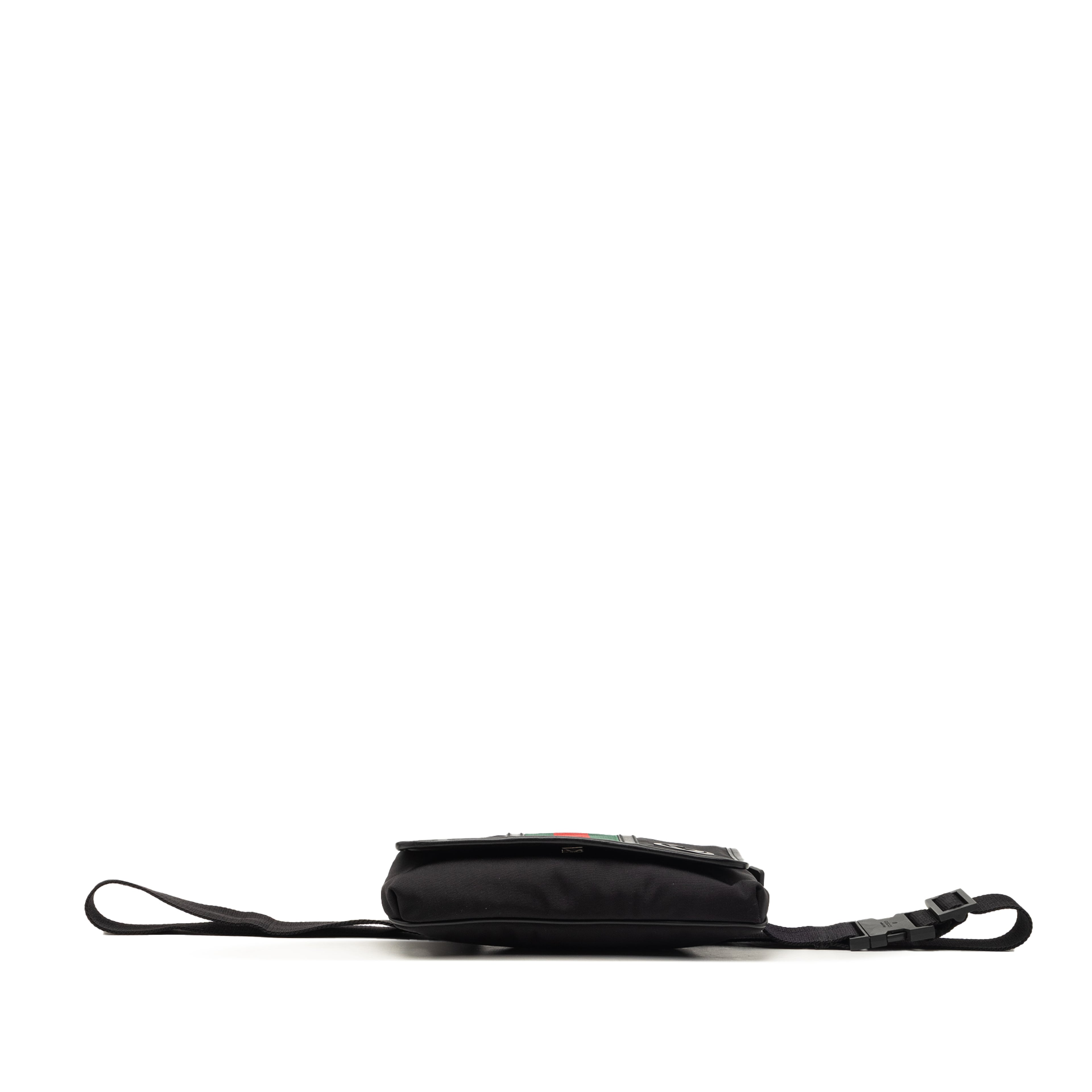 Gucci Nylon Interlocking G Web Belt Bag, från Luxclusif, i färgen svart. Klicka för att öppna bilden i stort format