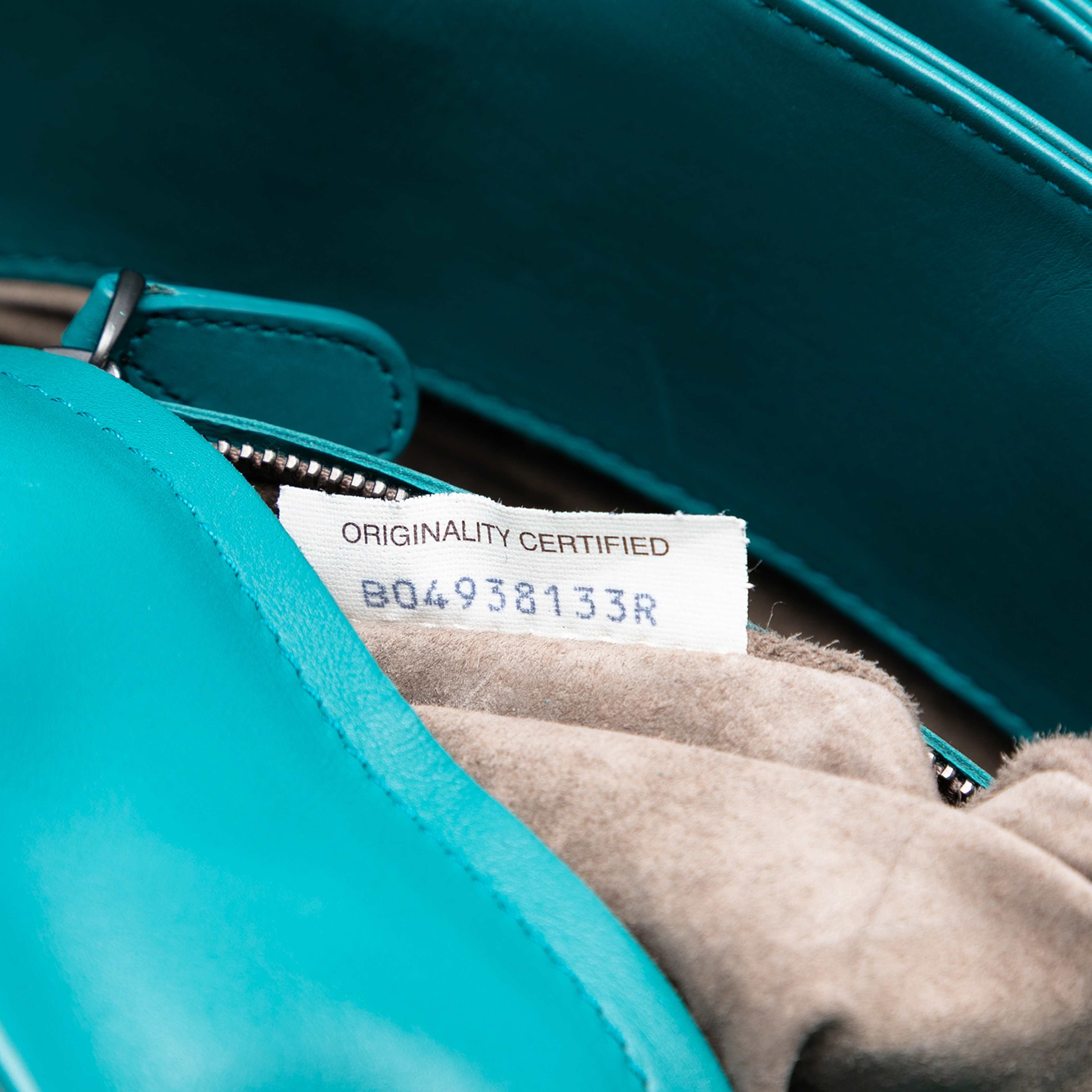 Bottega Veneta Small Nappa Intrecciato Roma Satchel, från Luxclusif, i färgen turquoise. Klicka för att öppna bilden i stort format